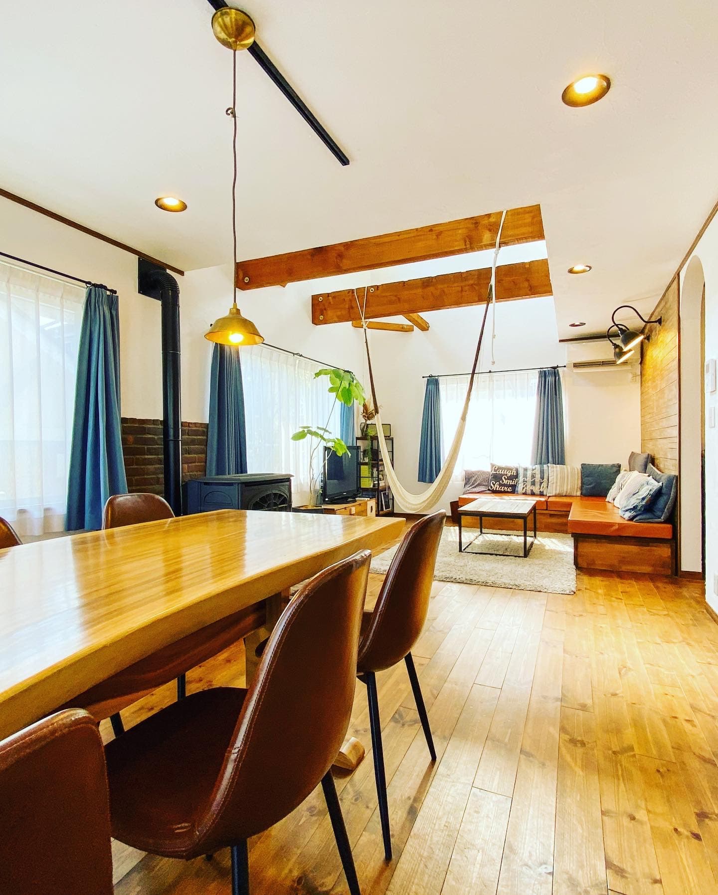 ハンモックにおしゃれな家具を揃えております。