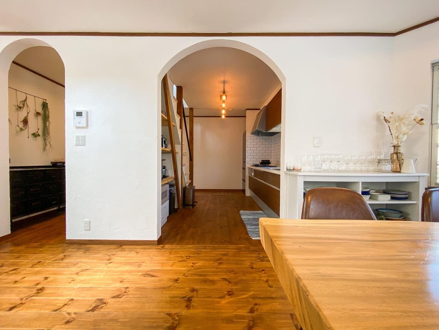 おしゃれなお皿・コップ・調理器具各種取り揃えております。