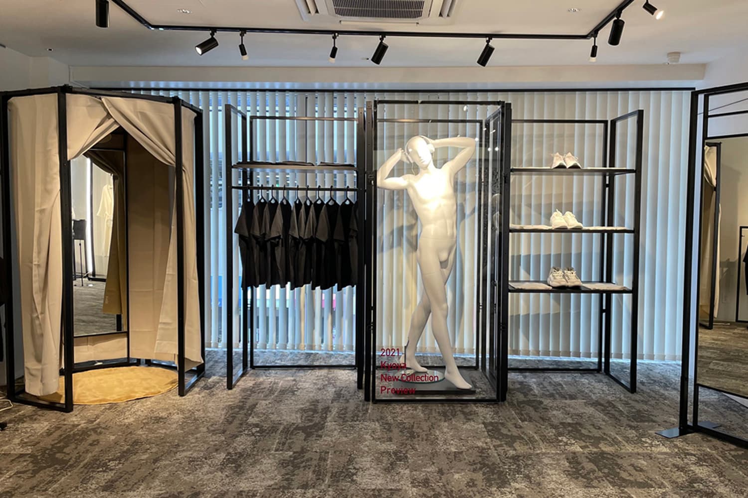 モダンなデザイン空間にスポット照明も完備しています。