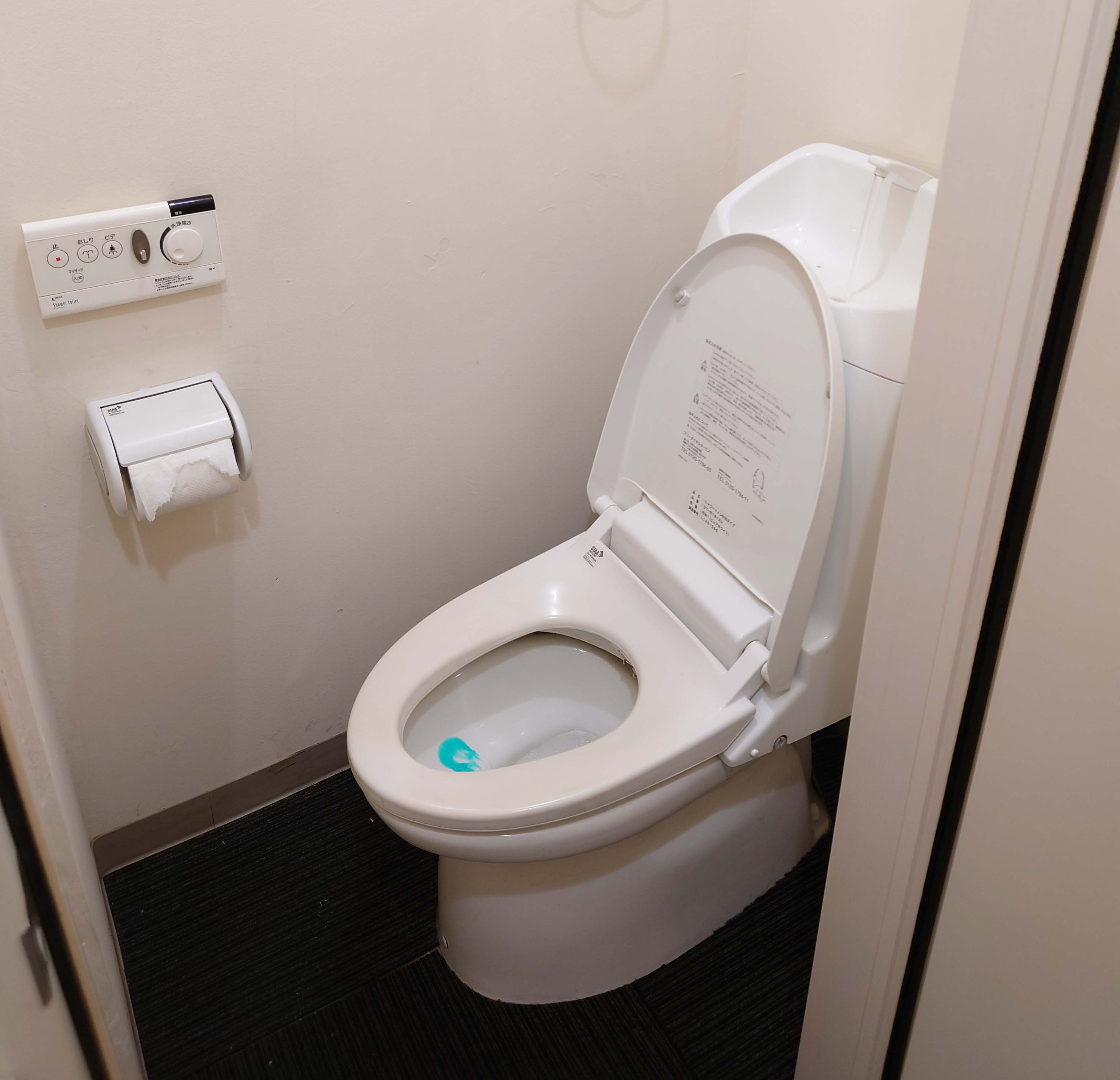 お手洗いも清潔に保っております!