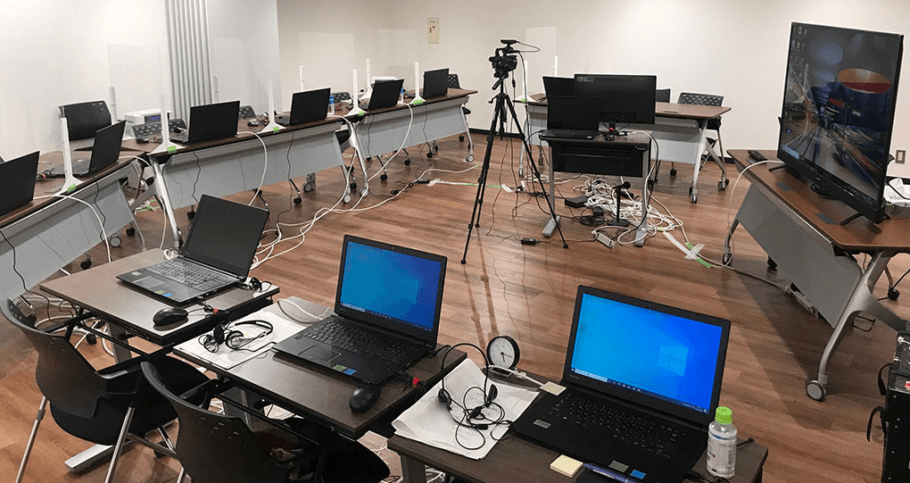 会議・研修以外にもカメラ等を持参して、配信等にもご利用できます。 ※カメラは有料となりますがオプションで借りれますのでスタッフま