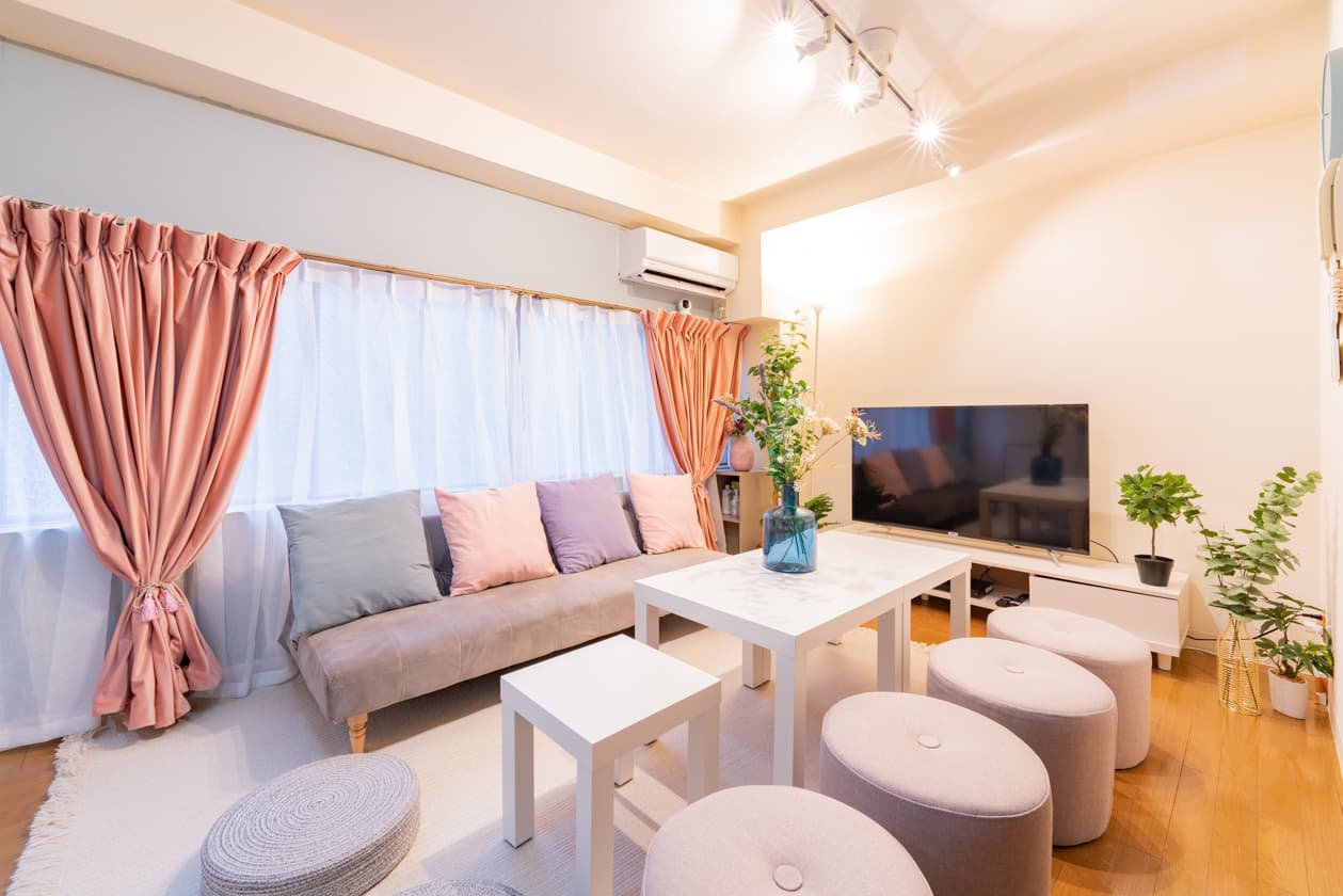 大きな窓で明るい空間