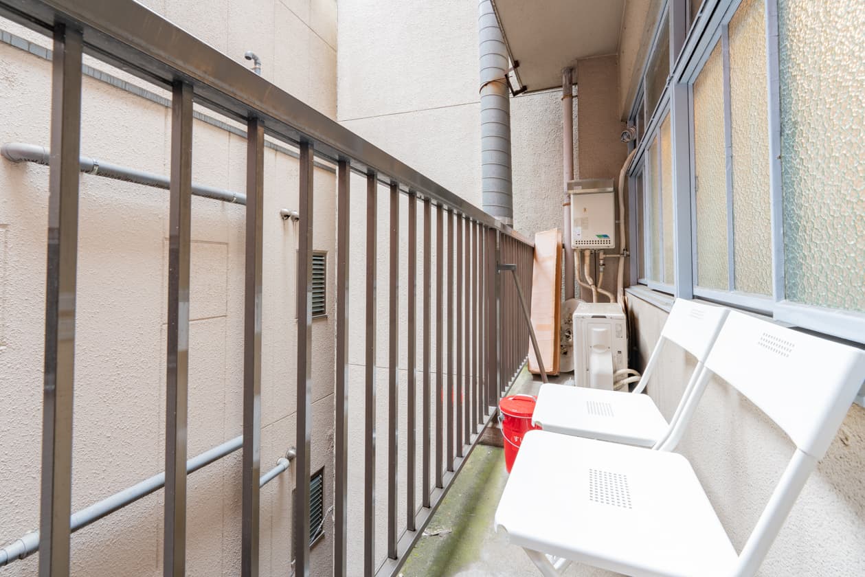 喫煙所はベランダに設けています