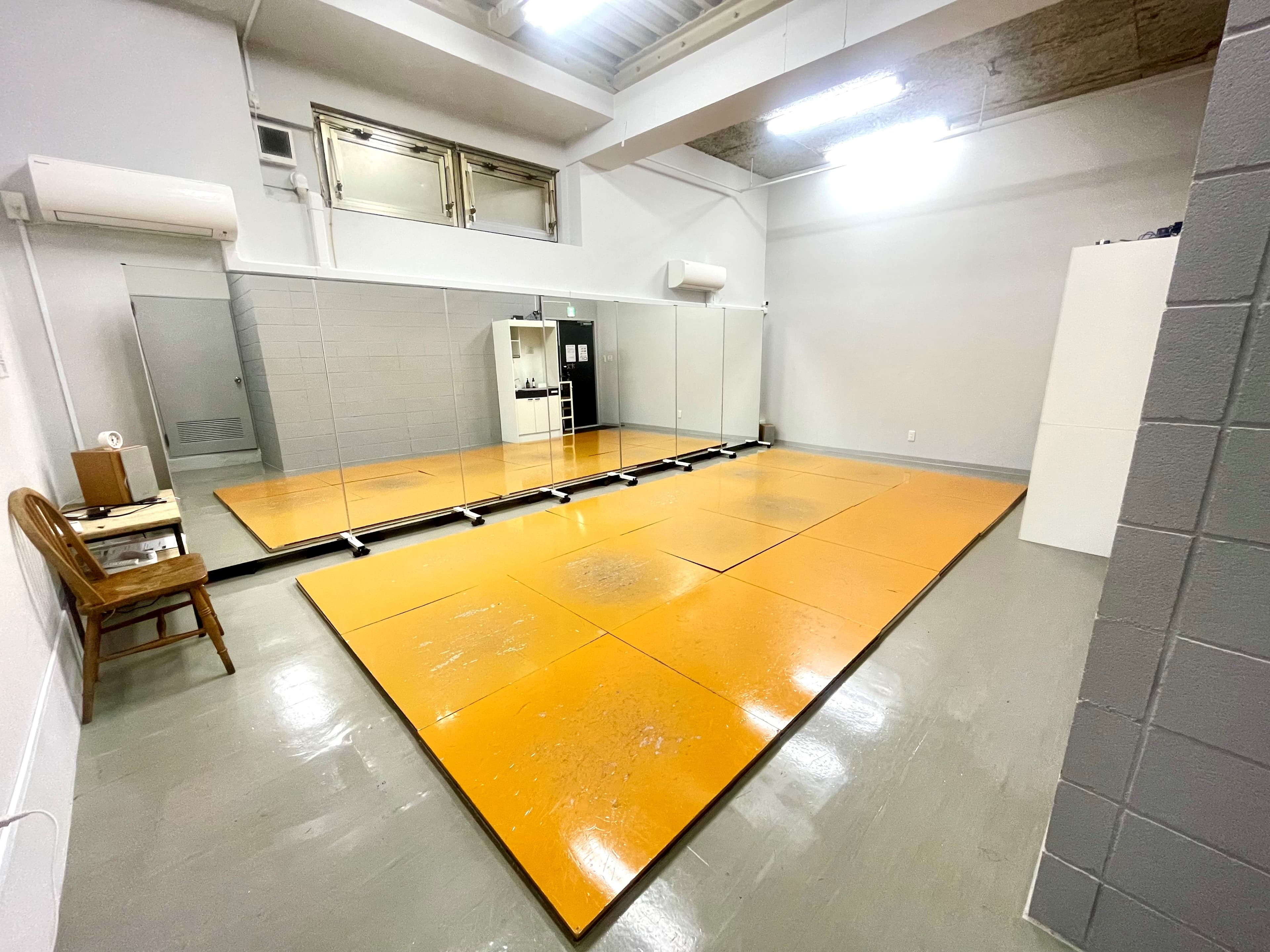 タップボード敷き詰め写真(更衣室側)