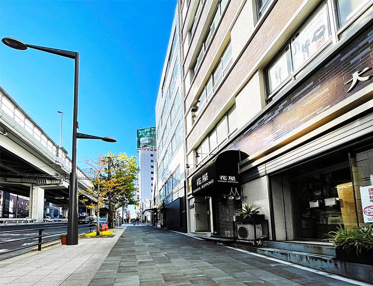 日比谷線六本木駅6番出口より徒歩1分