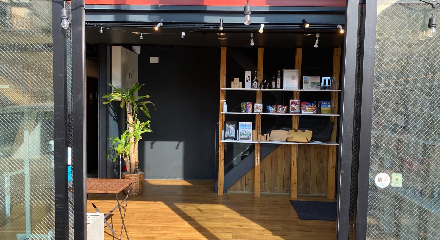 出入口(自動ドア)になります