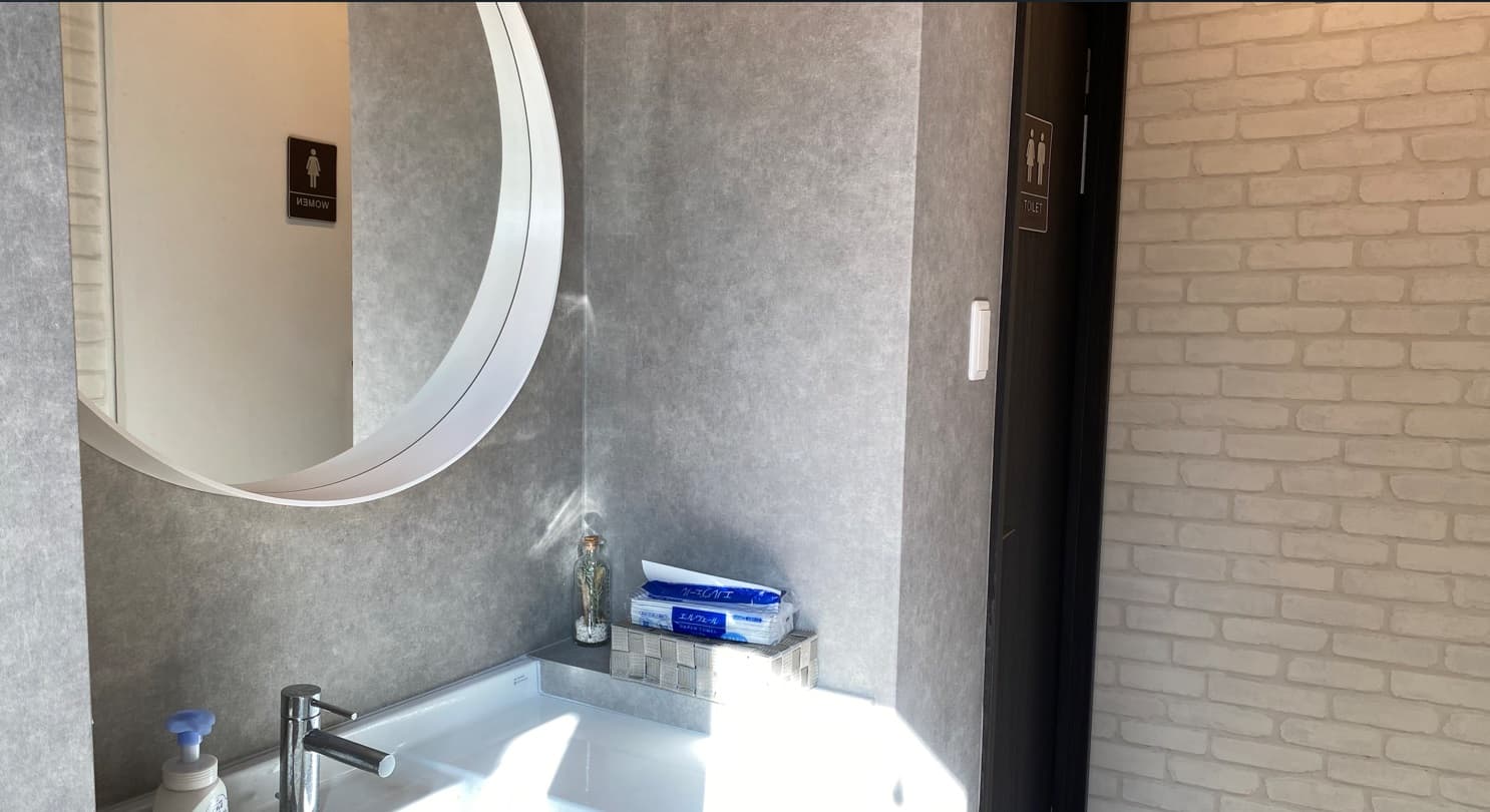 洗面所になります(男女別でお手洗いは2つご用意しております)