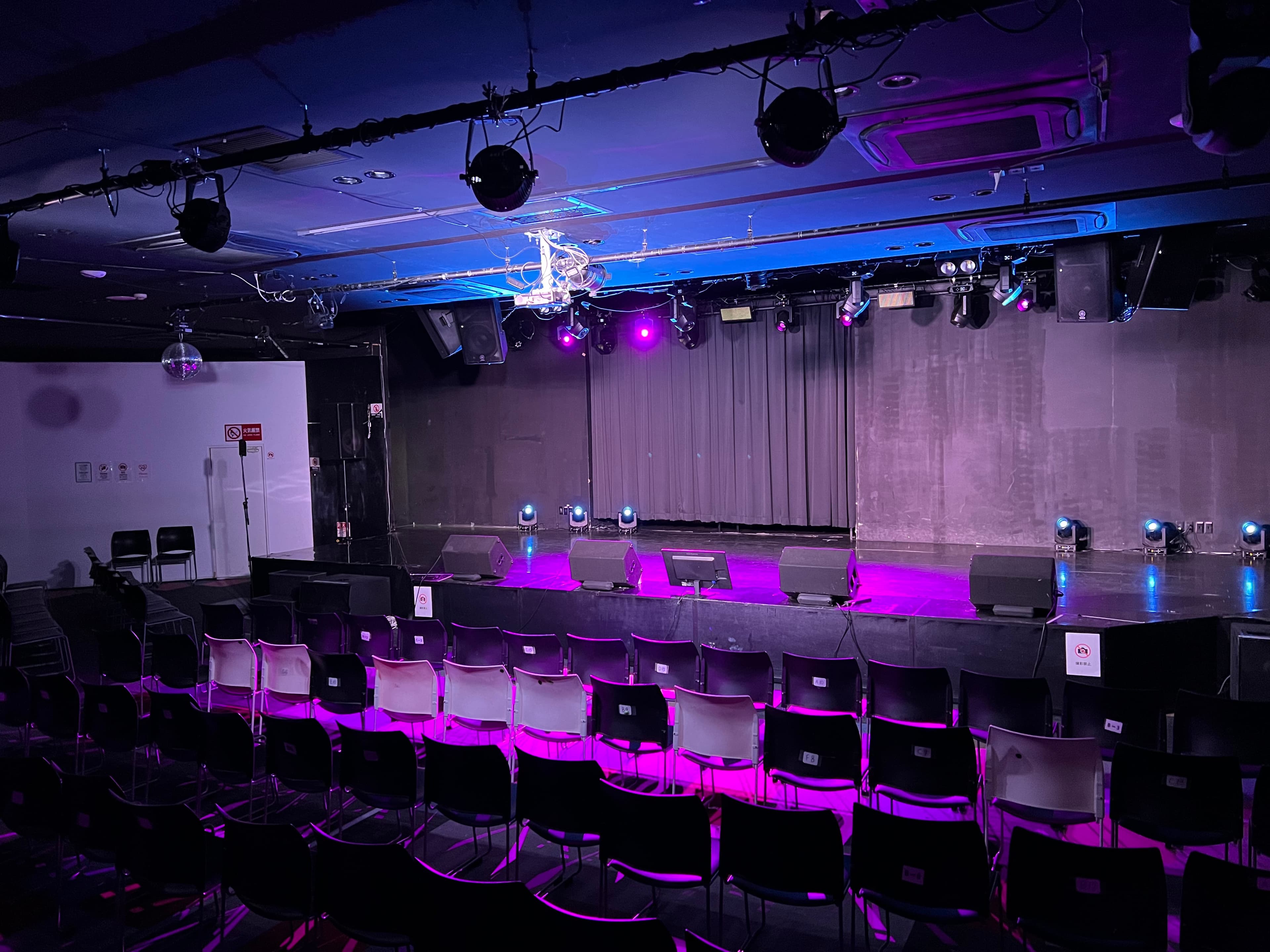 プロジェクターも利用可能なので、映像利用や上映会などでも活用できます!