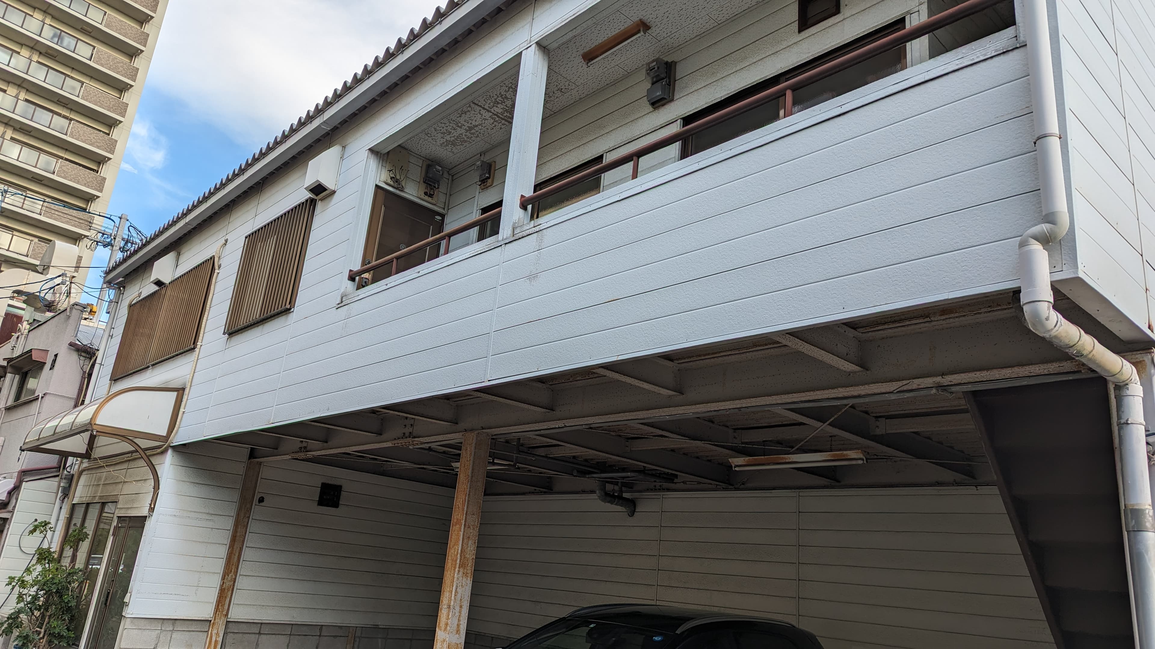 建物外観です。下が駐車場なので下への音も気にしなくて大丈夫です。