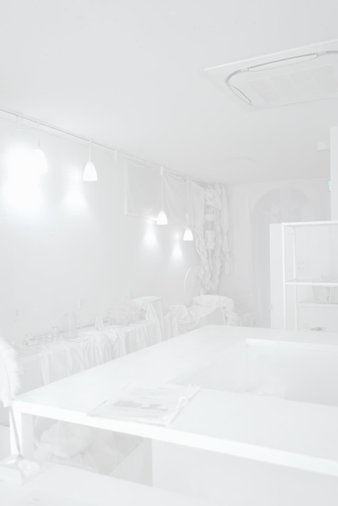 店内中央付近。使い勝手の良い正方形カウンター。