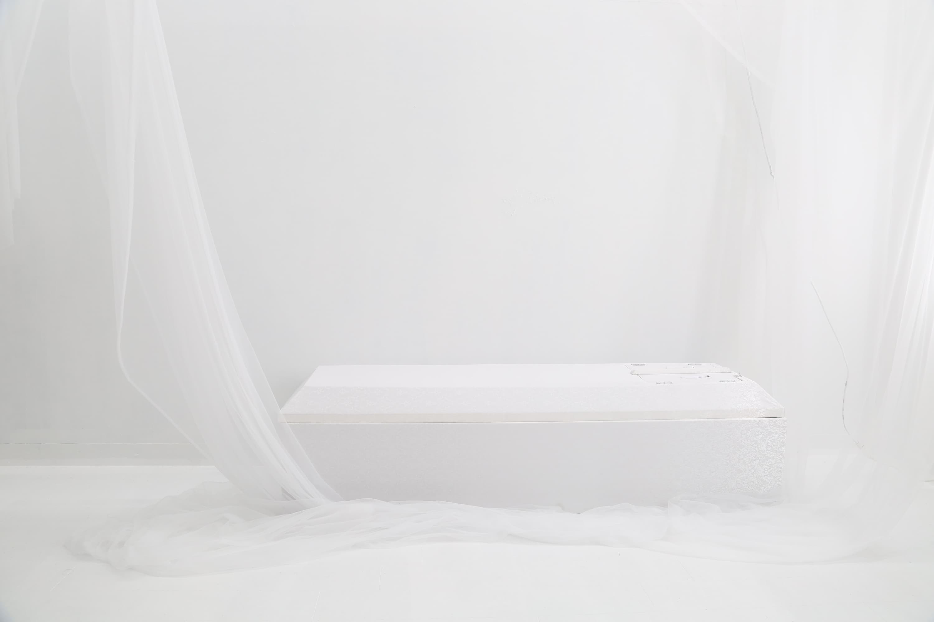 店内には棺桶もあり、撮影備品に人気です。