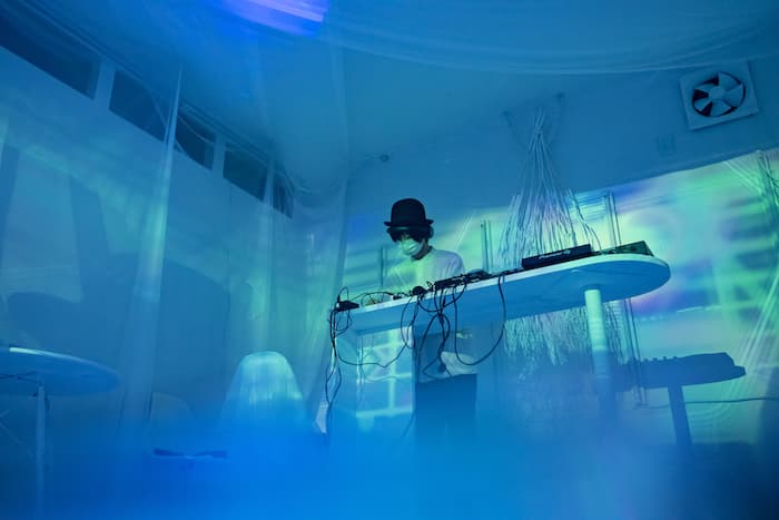 スモークとプロジェクターを併用した演出