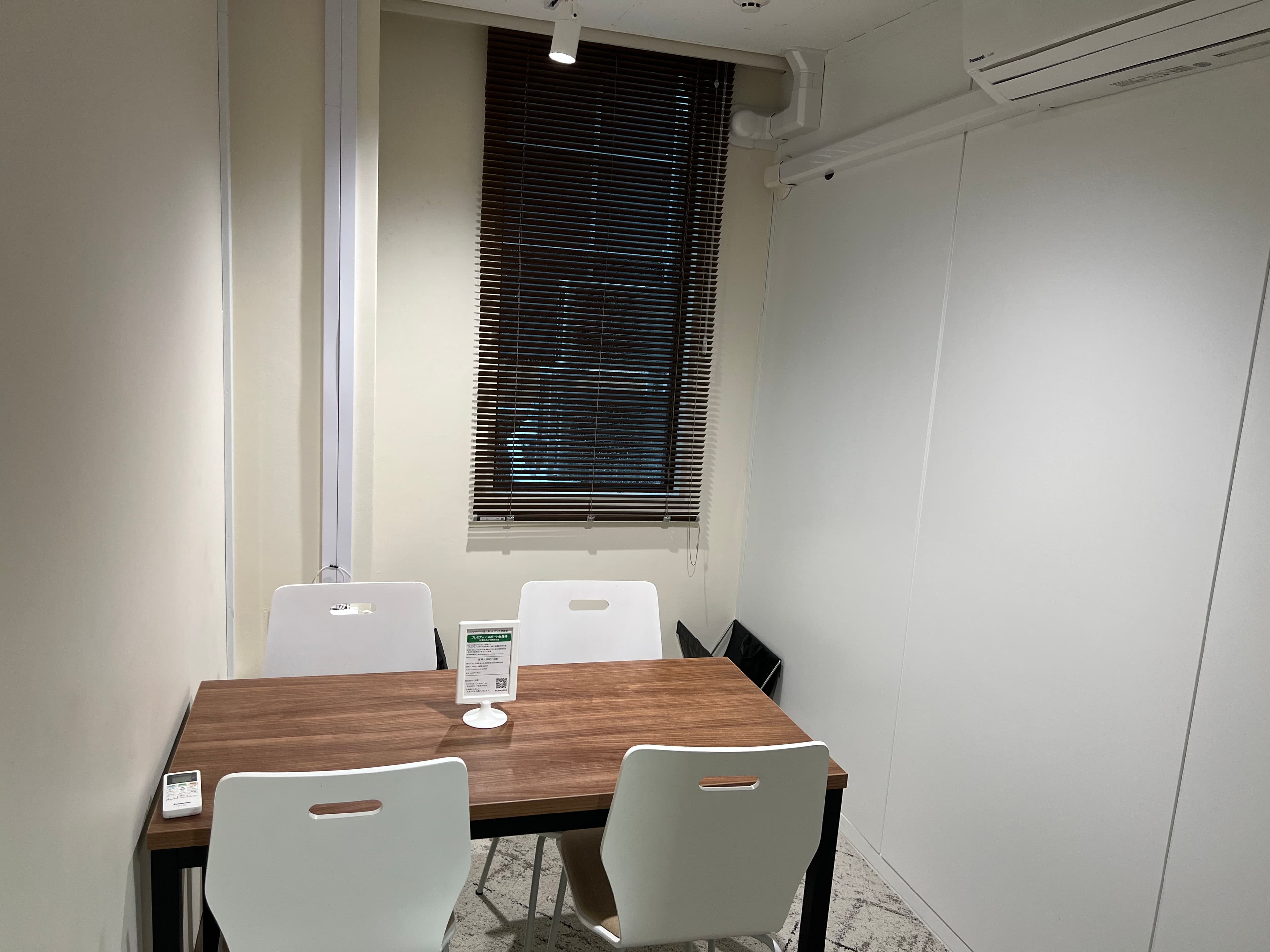 4名会議室