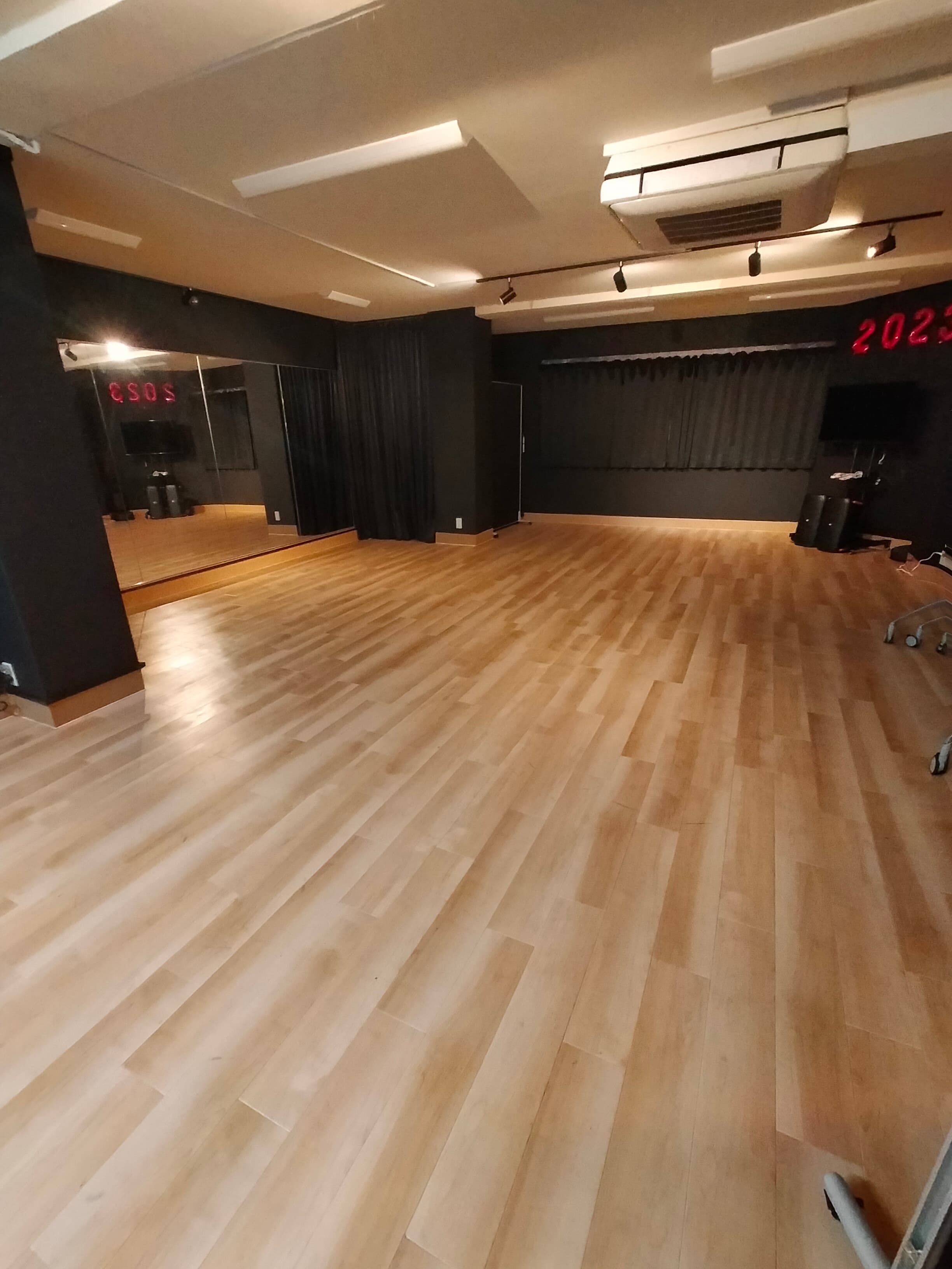 サルサ、ヒップホップ、社交ダンスのレッスンに!