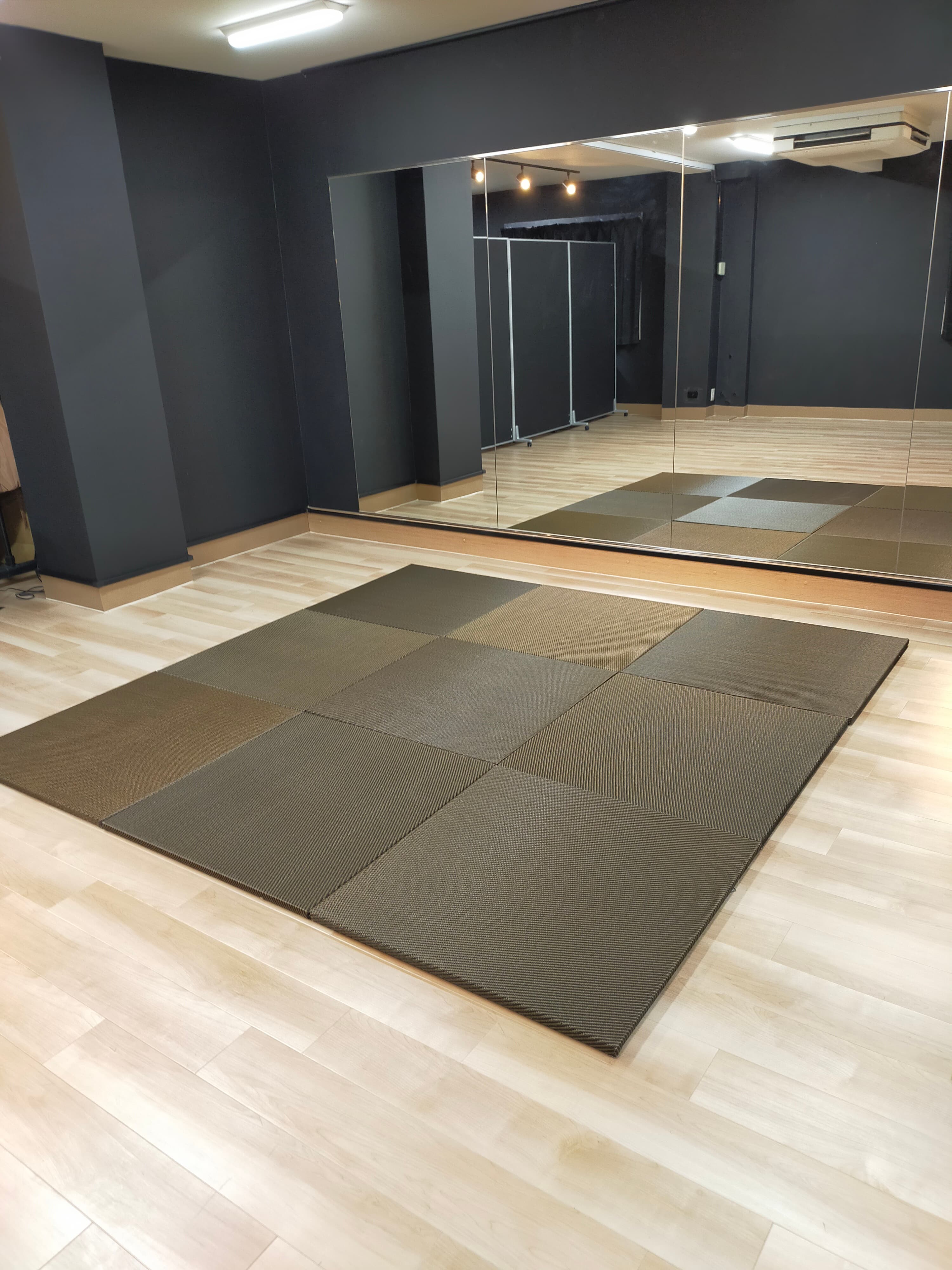 置き畳9枚で正方形…着付け今日等に!