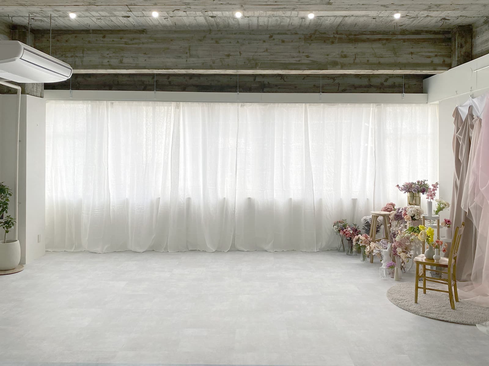 撮影スペース / 南側(カーテンを閉めた状態)