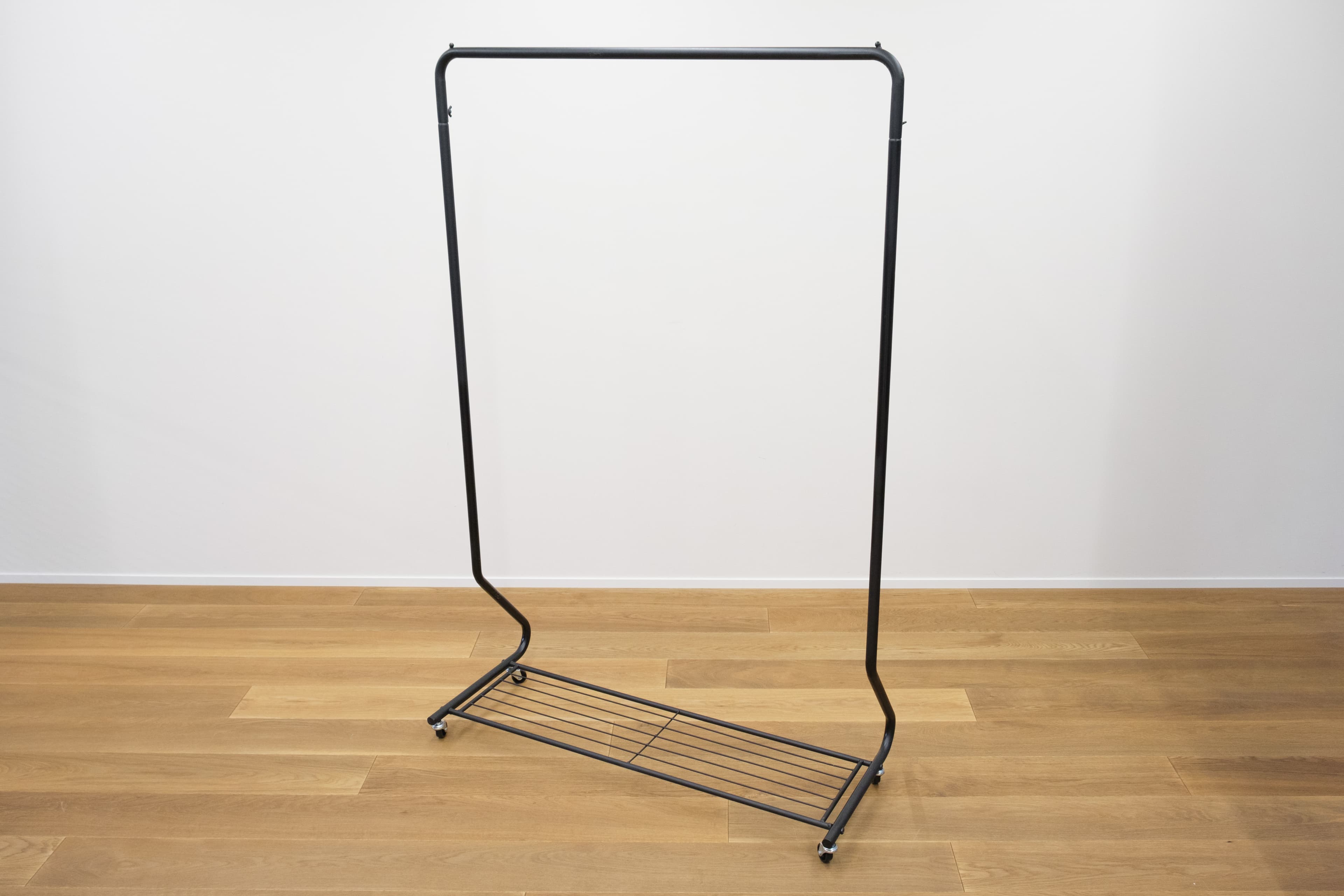 便利なハンガーラック。