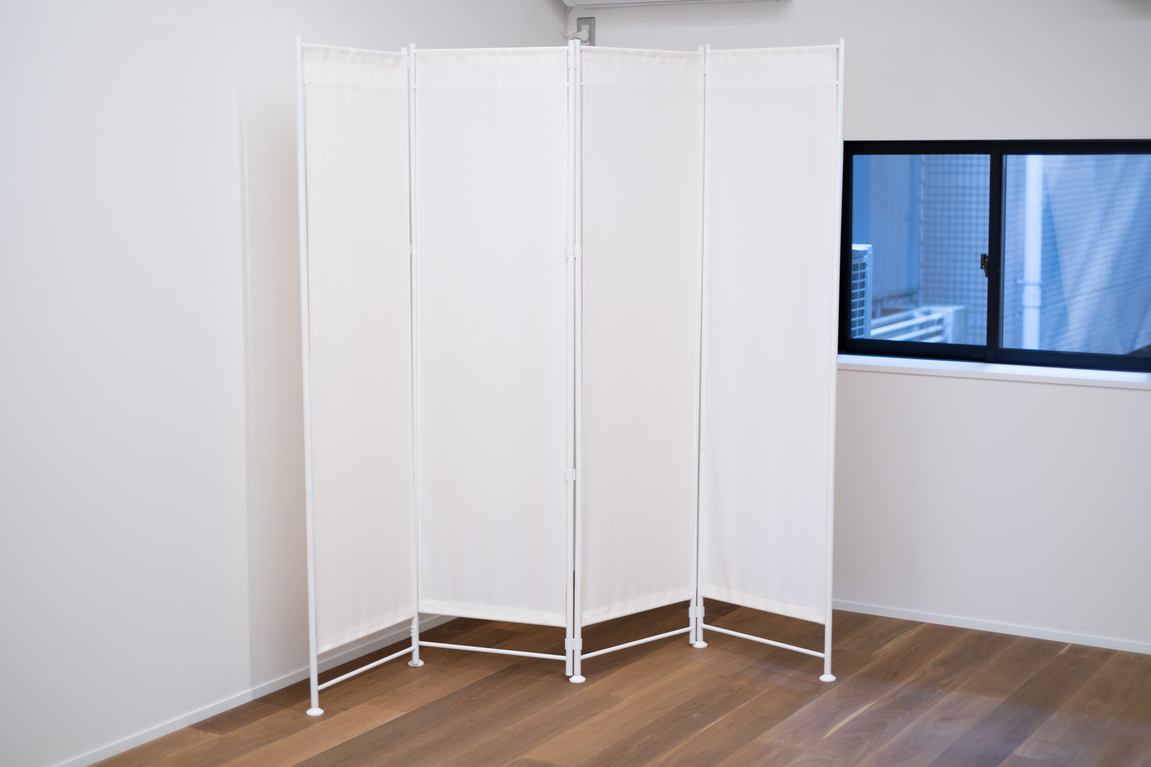 折り畳みのパーテーションもございます。