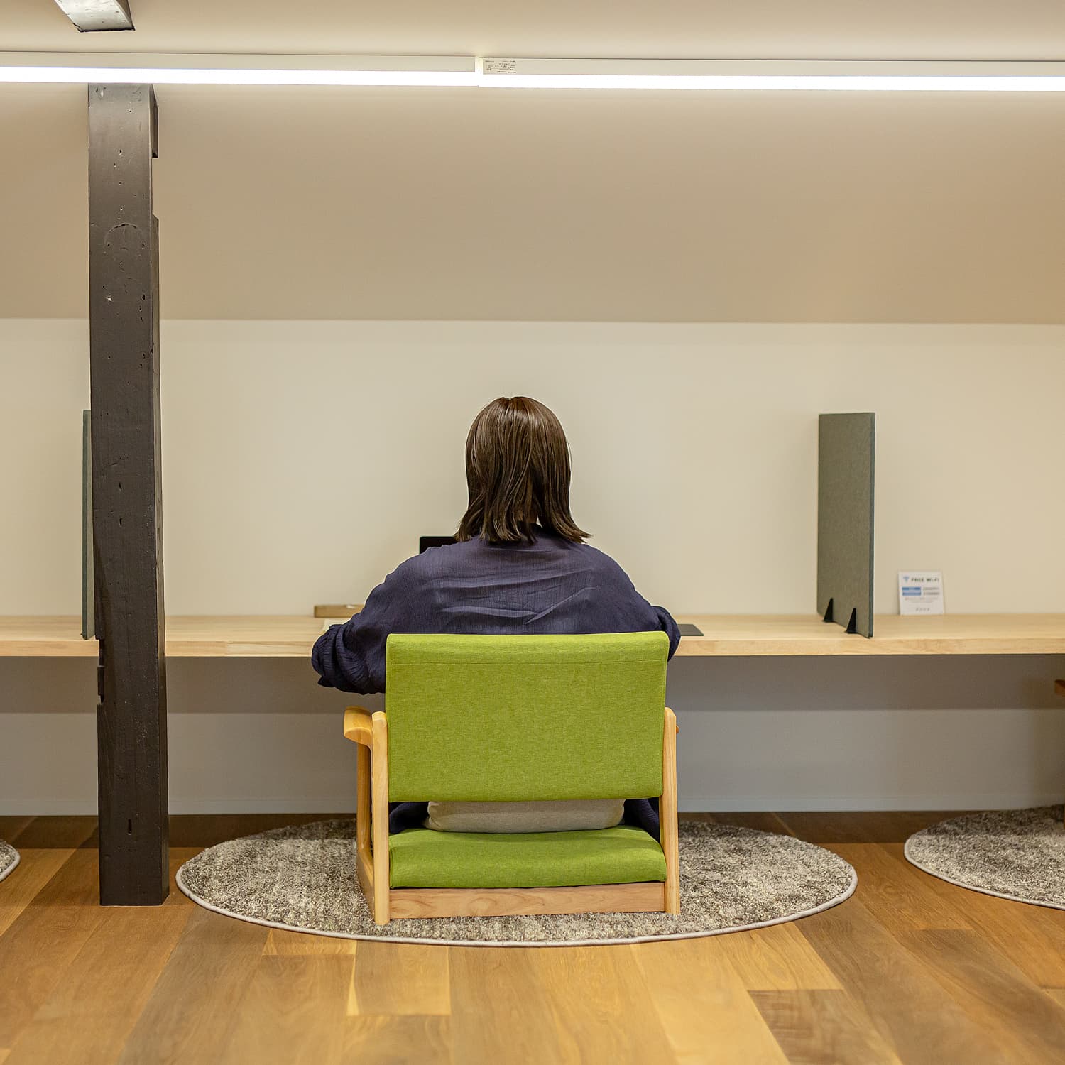 パーティションで区切られたパーソナル空間