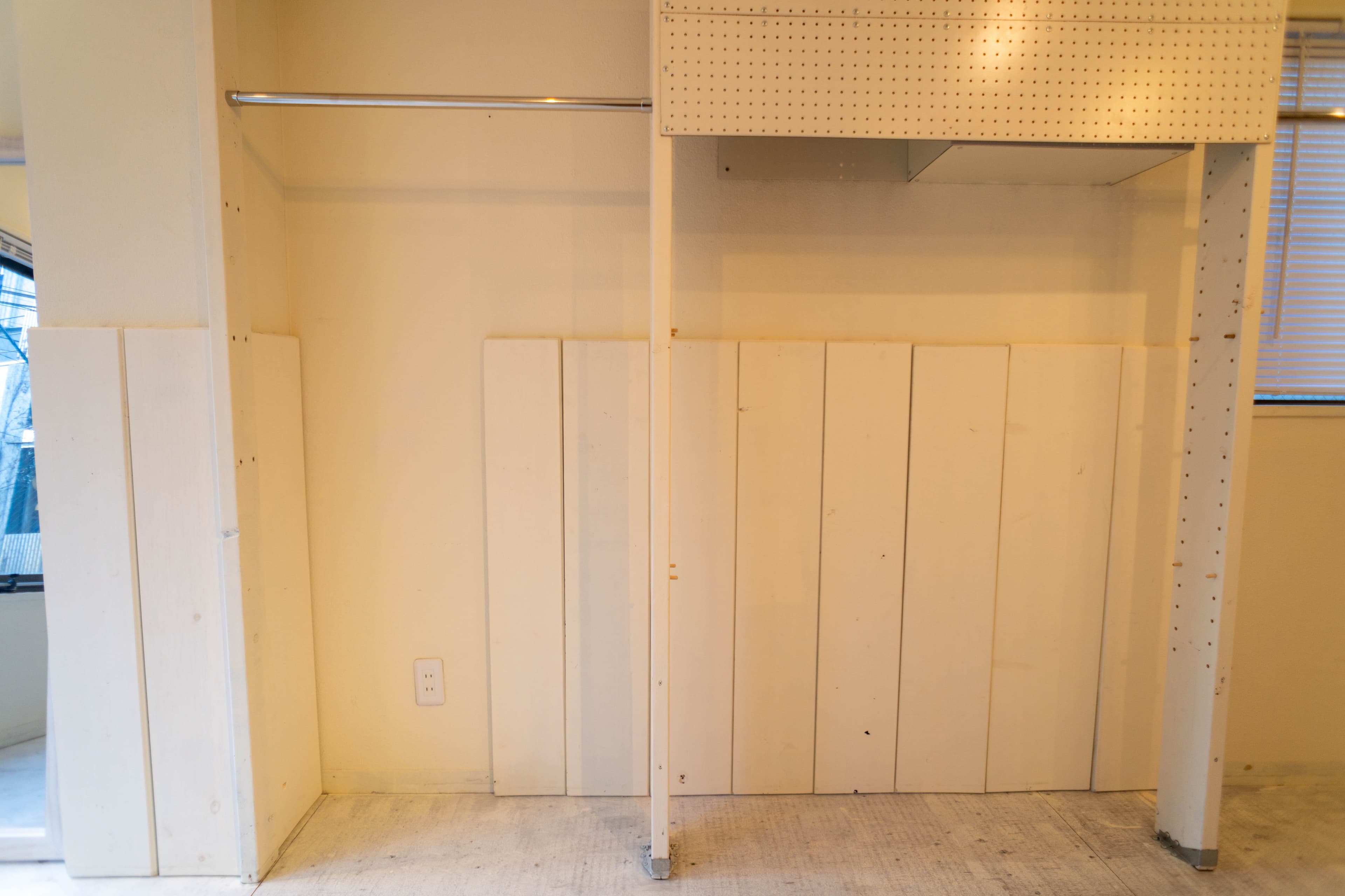 商品ラインナップやブランドイメージに合わせて自由にレイアウトをアレンジできる 棚スペースもあるので、小物やディスプレイ品もしっか