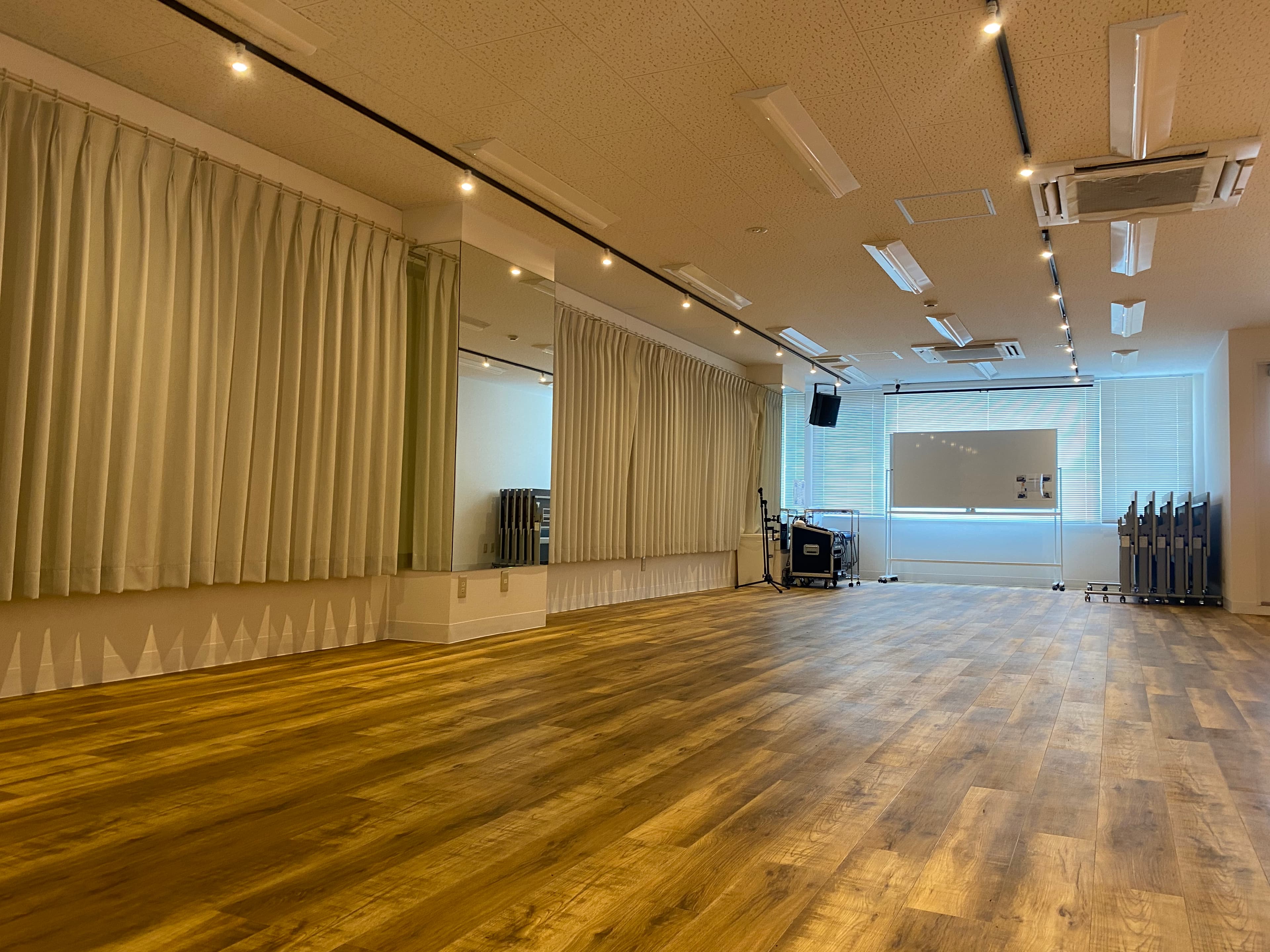 鏡はカーテンで隠すことも可能です