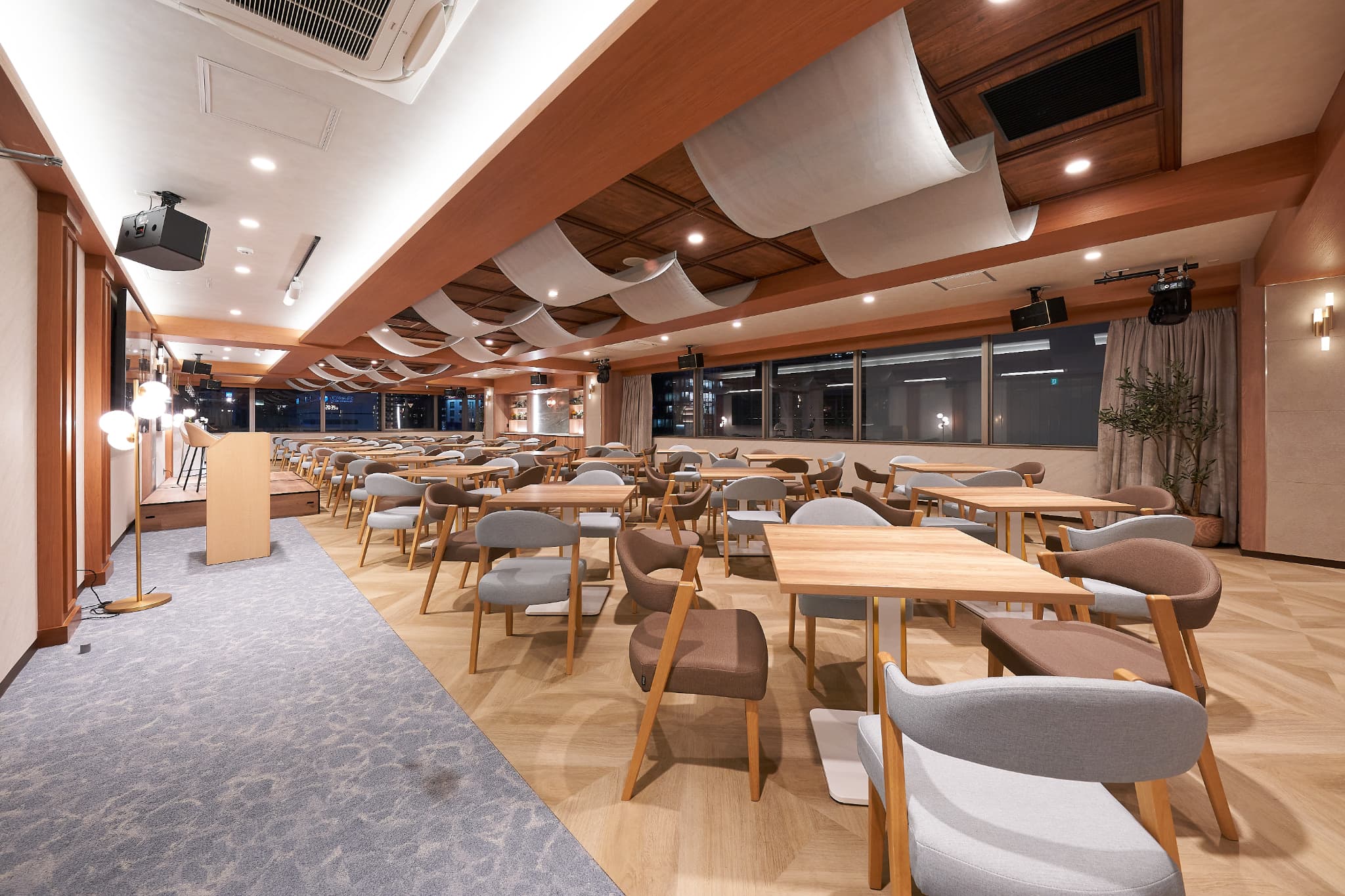 【メインフロア】