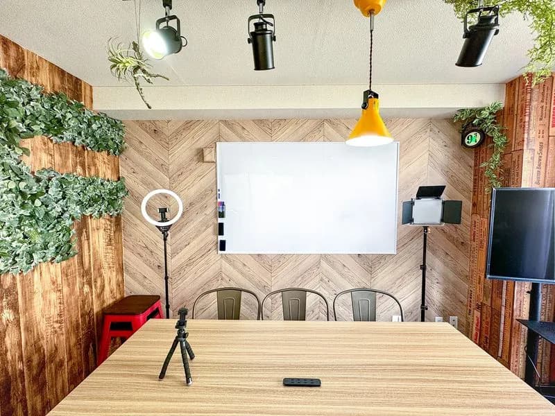 桜木町駅1分の貸会議室 クリエィティブを育むワークスペースの室内の写真