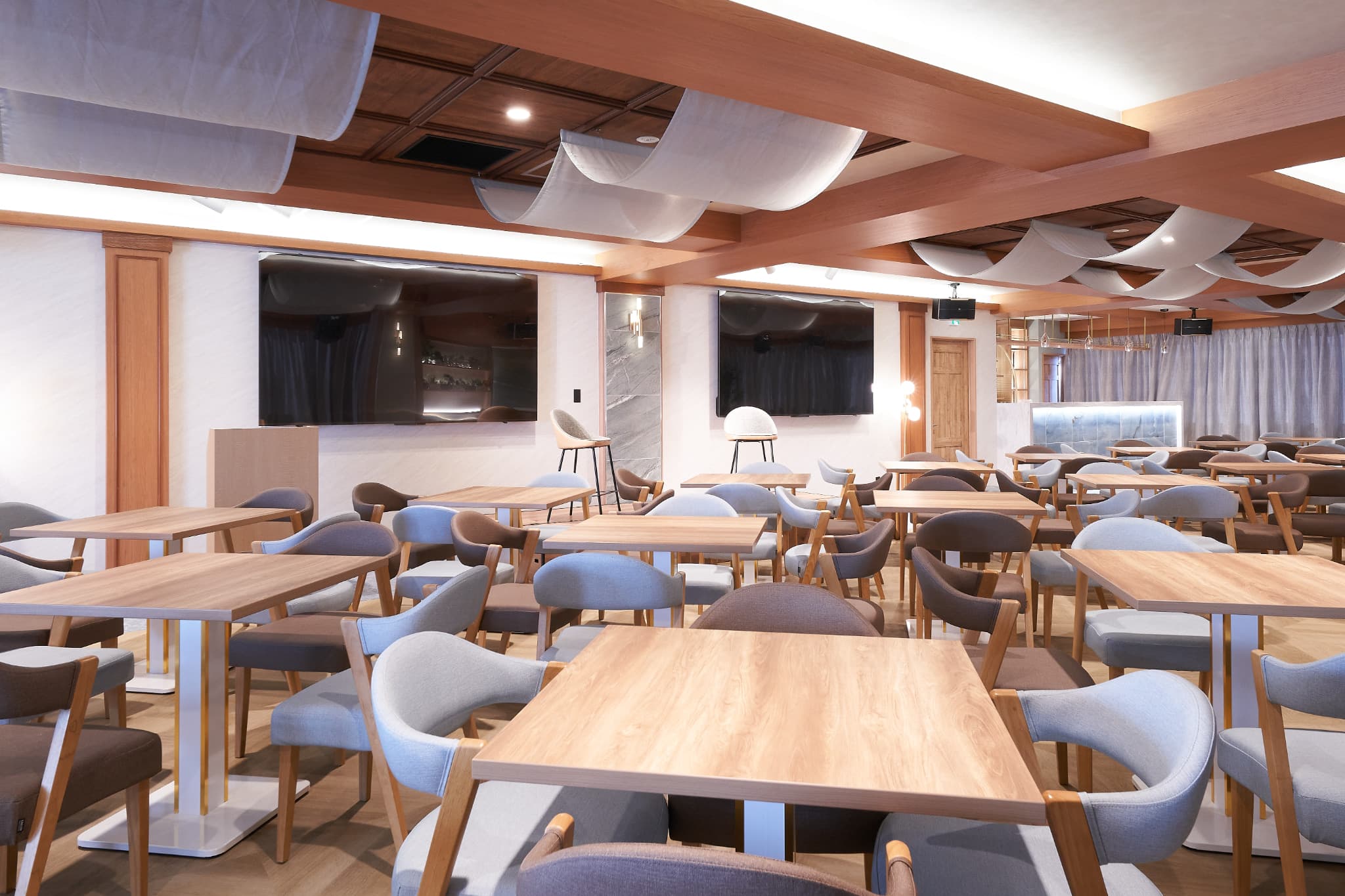 【メインフロア】