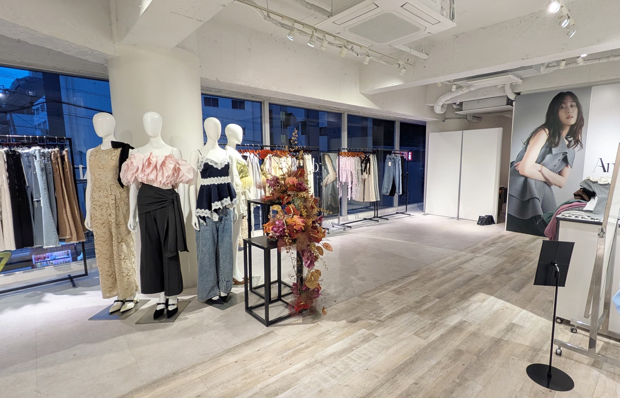 ご利用いただきましたアパレルSHOPのPOPUPです。 *スペースの魅せ方がとても上手く表現されています