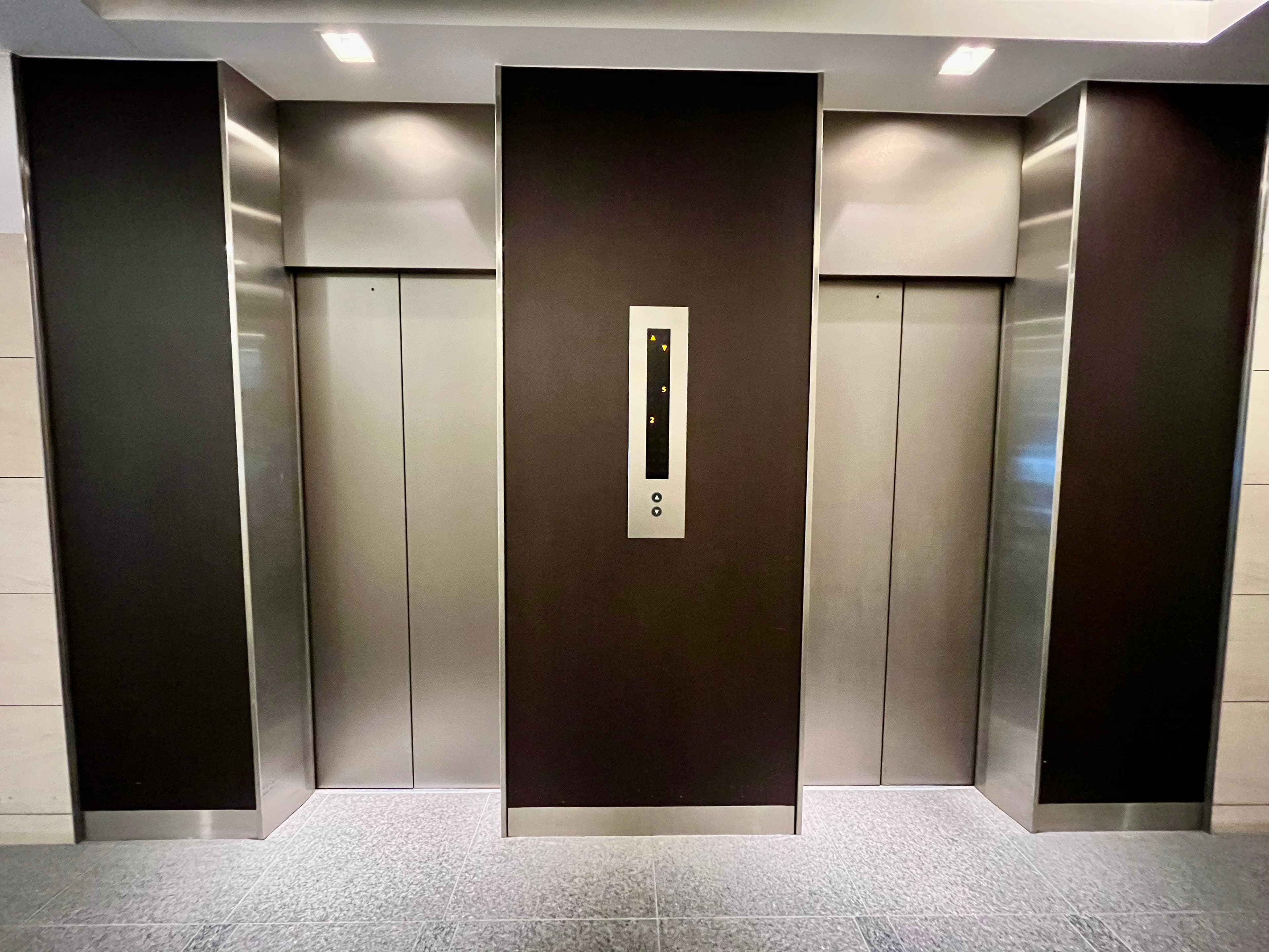 【エレベーターで7階までお進みください】 - TIME SHARING 京橋 SC新京橋ビル 7Bの写真