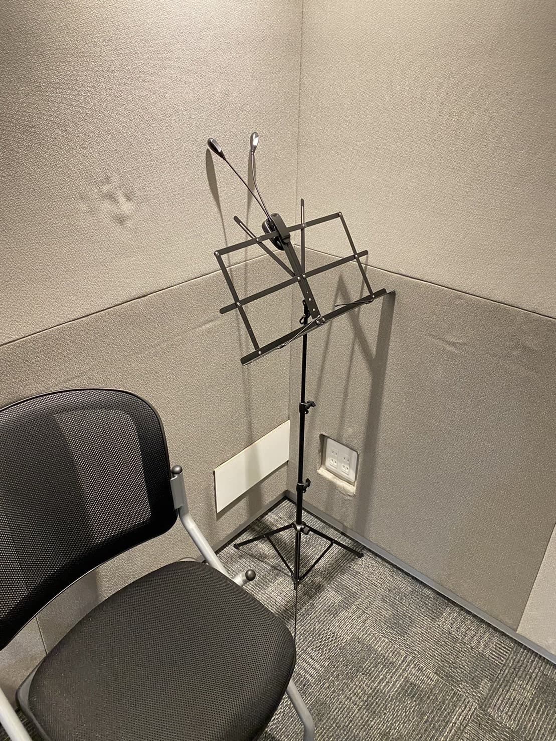 【譜面台×1,譜面台用ライト×1】