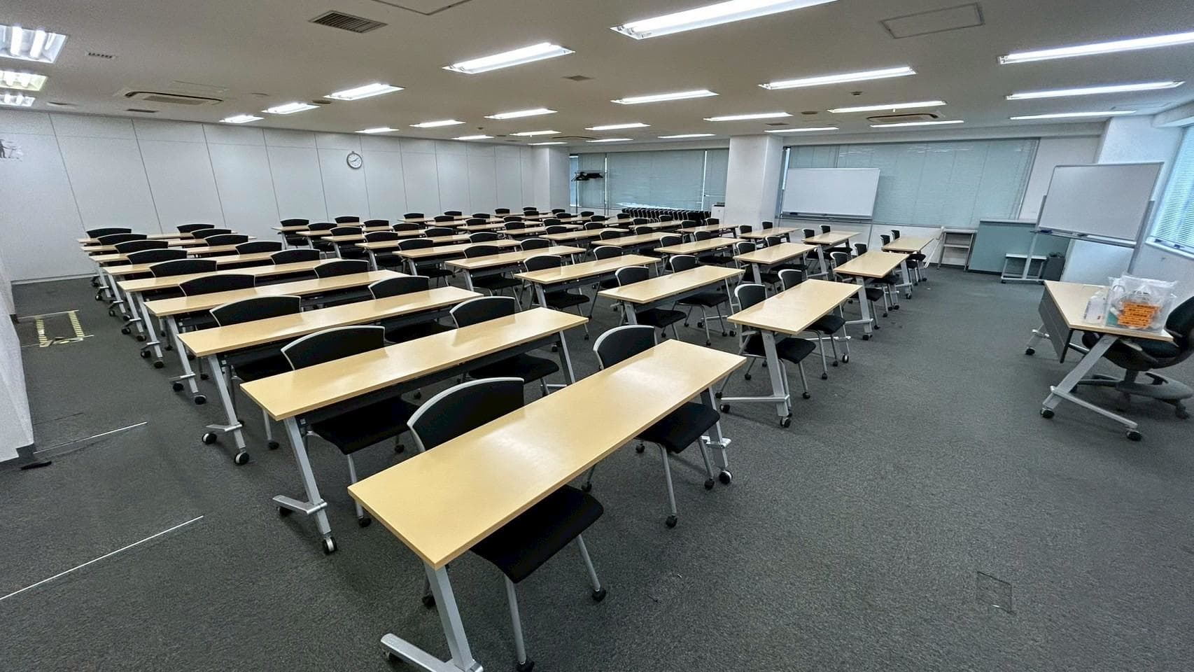 【水道橋駅から徒歩6分!好立地な会議室です!】