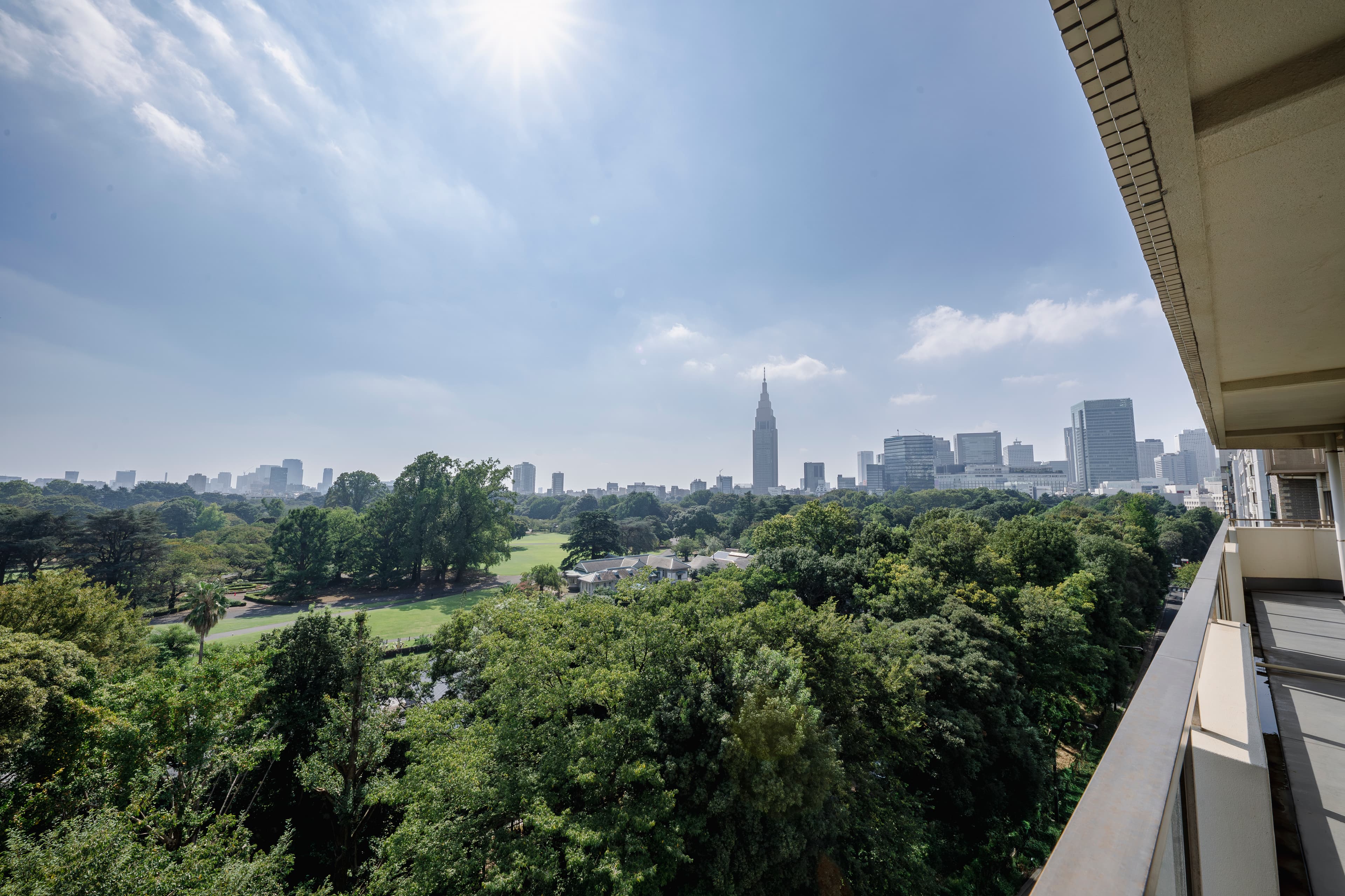 【昼間も景色を楽しむことができます】 - TIME SHARING 新宿御苑前 壱丁目参番館8Aの写真