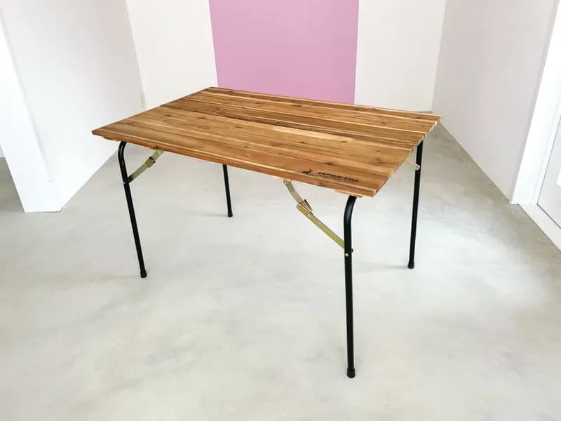 折りたたみテーブルあり(縦110cm x 横70cm x 高さ70.8cm) ※現在の壁色はくすみブルーです