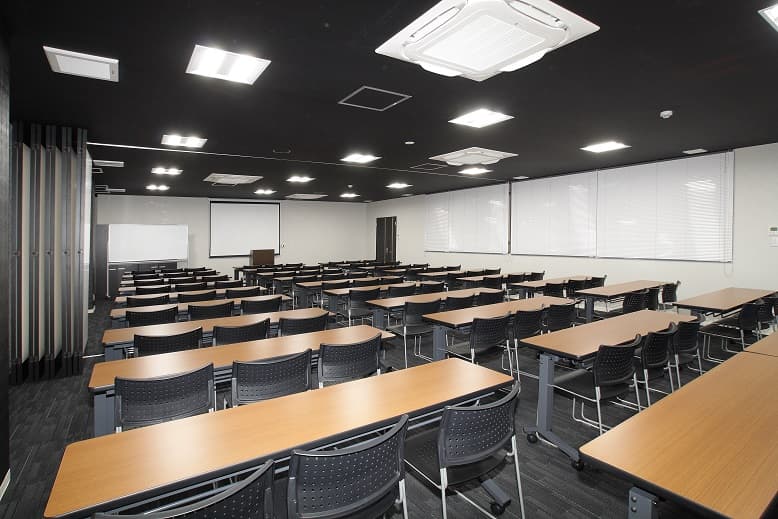 同ビル3Fに貸会議室も!