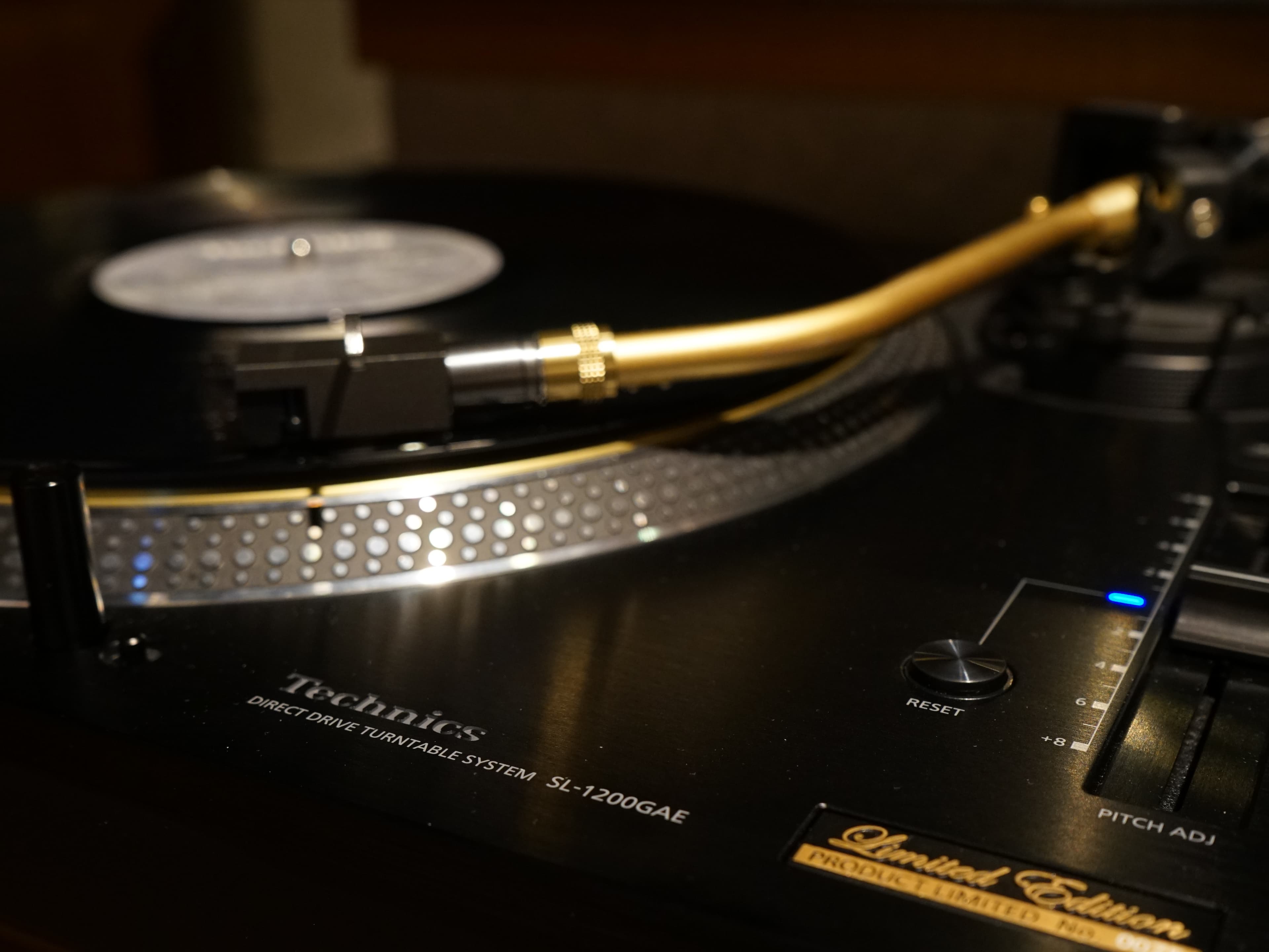 RECORD PLAYER
