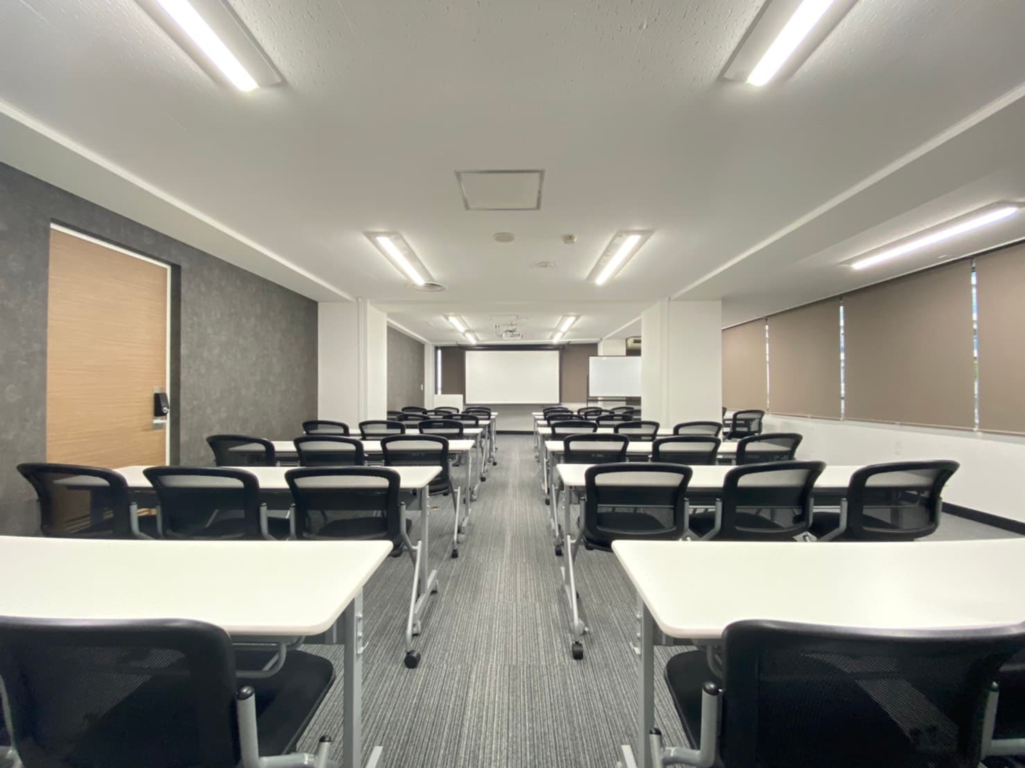 スクール形式 - TIME SHARING 渋谷ワールド宇田川ビル7Bの写真