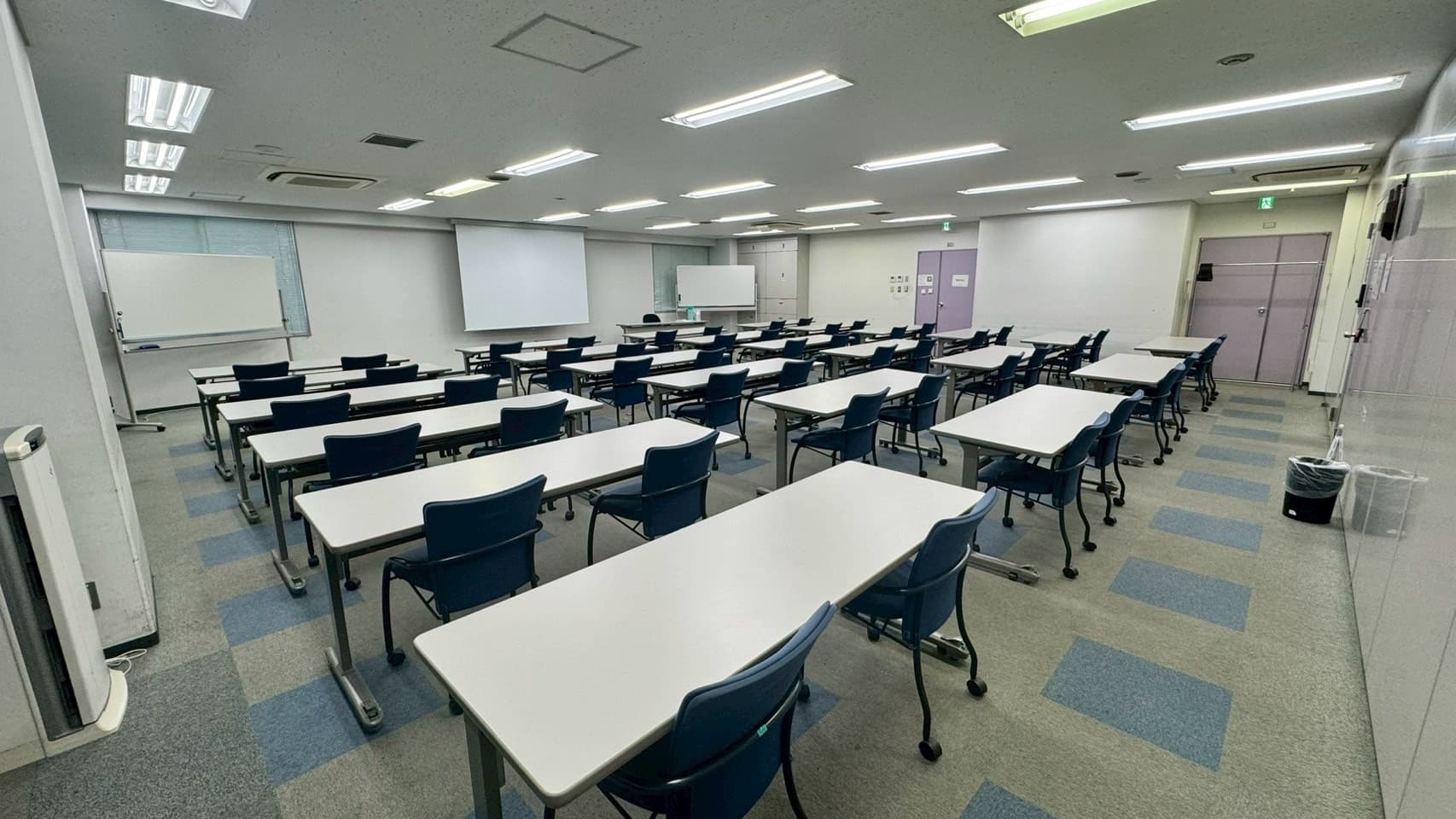 【スクール形式で48名~72名着席可能です!】