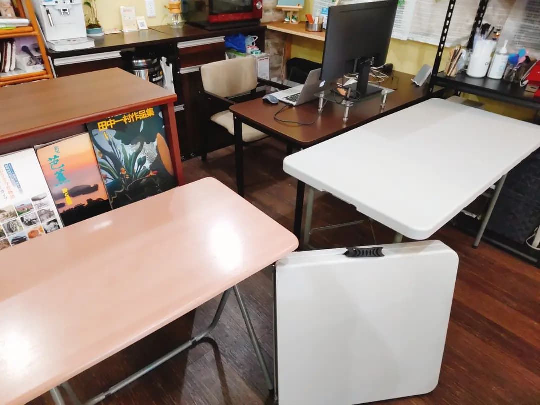 テーブルを追加しました。 140cm × 60cm 1台 120cm × 60cm 2台(折りたたみ式) 90cm × 45