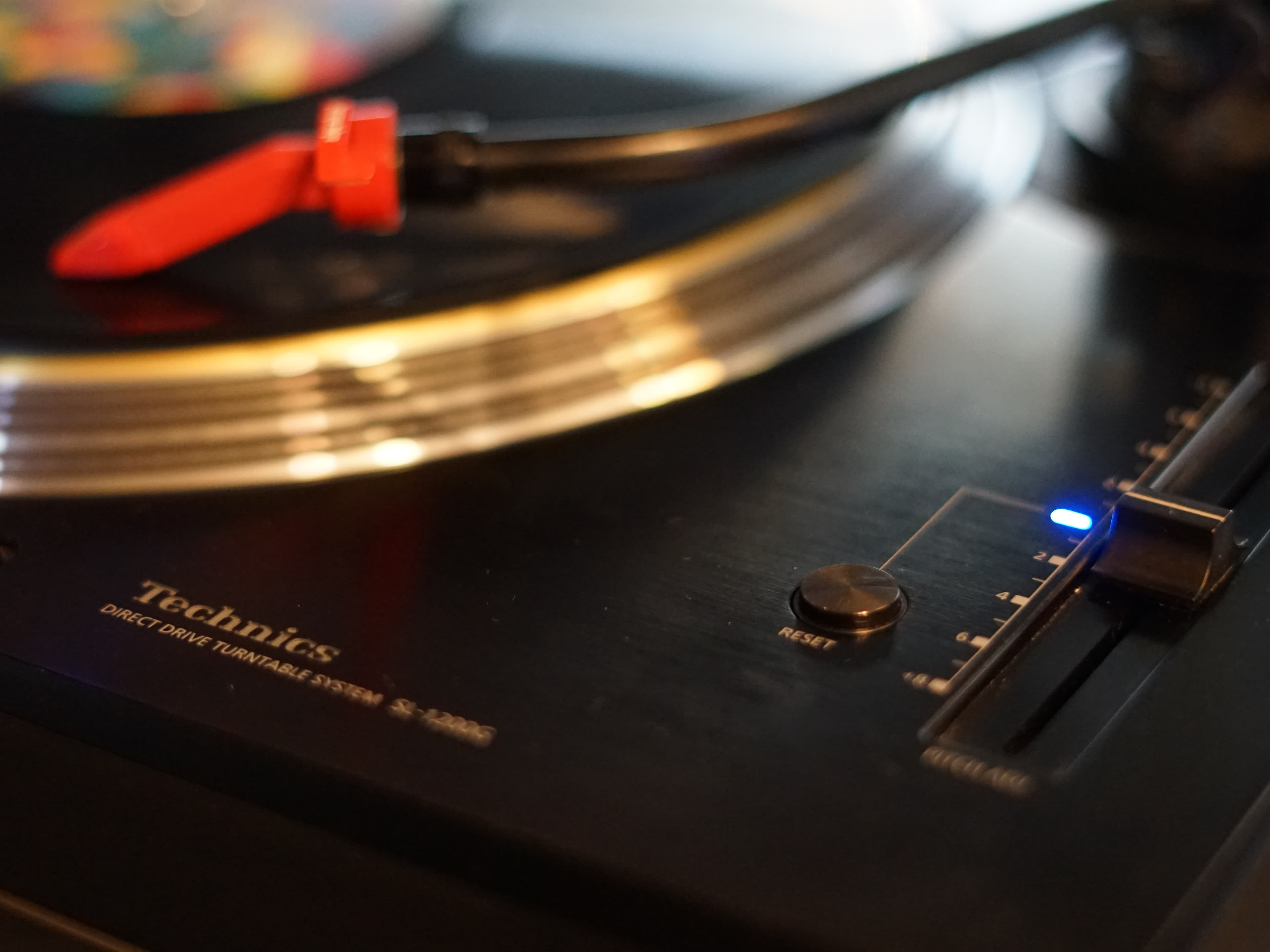 RECORD PLAYER