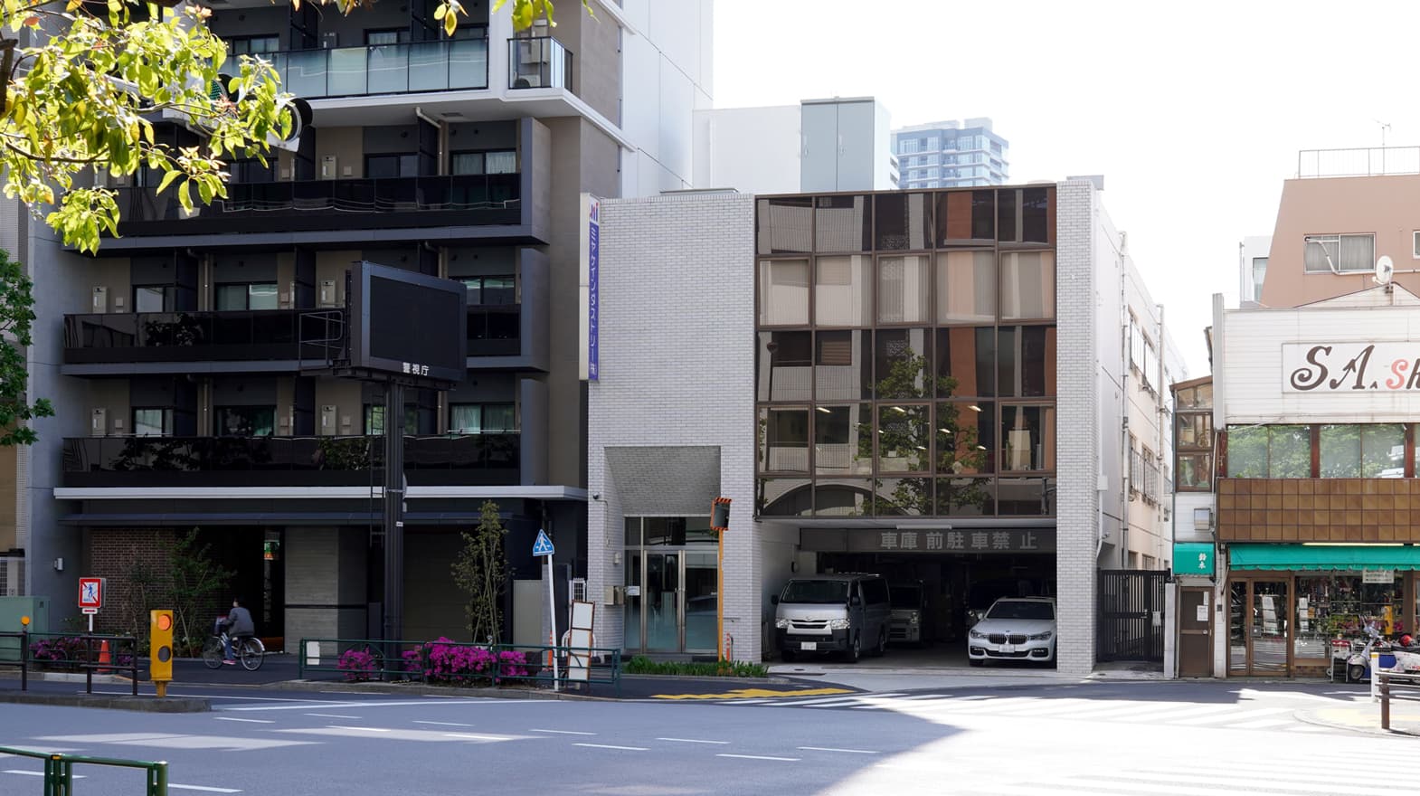 ミヤケインダストリービル外観(会議室は3階です)