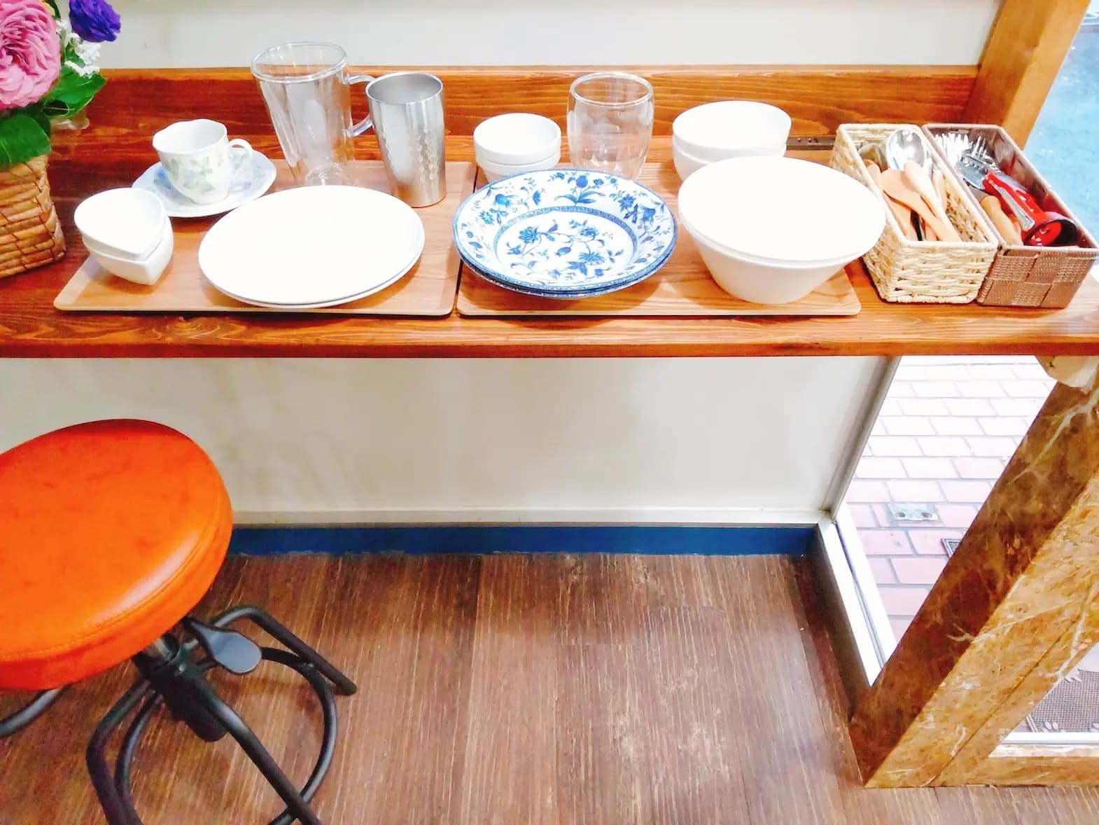 食器は各種30枚程度ずつ取り揃えています。