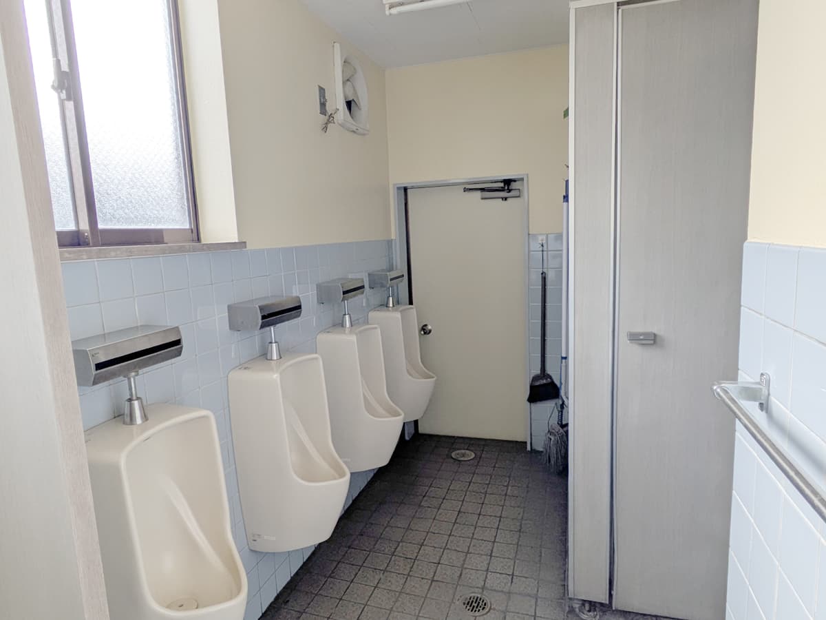 男性用 小4、個室2