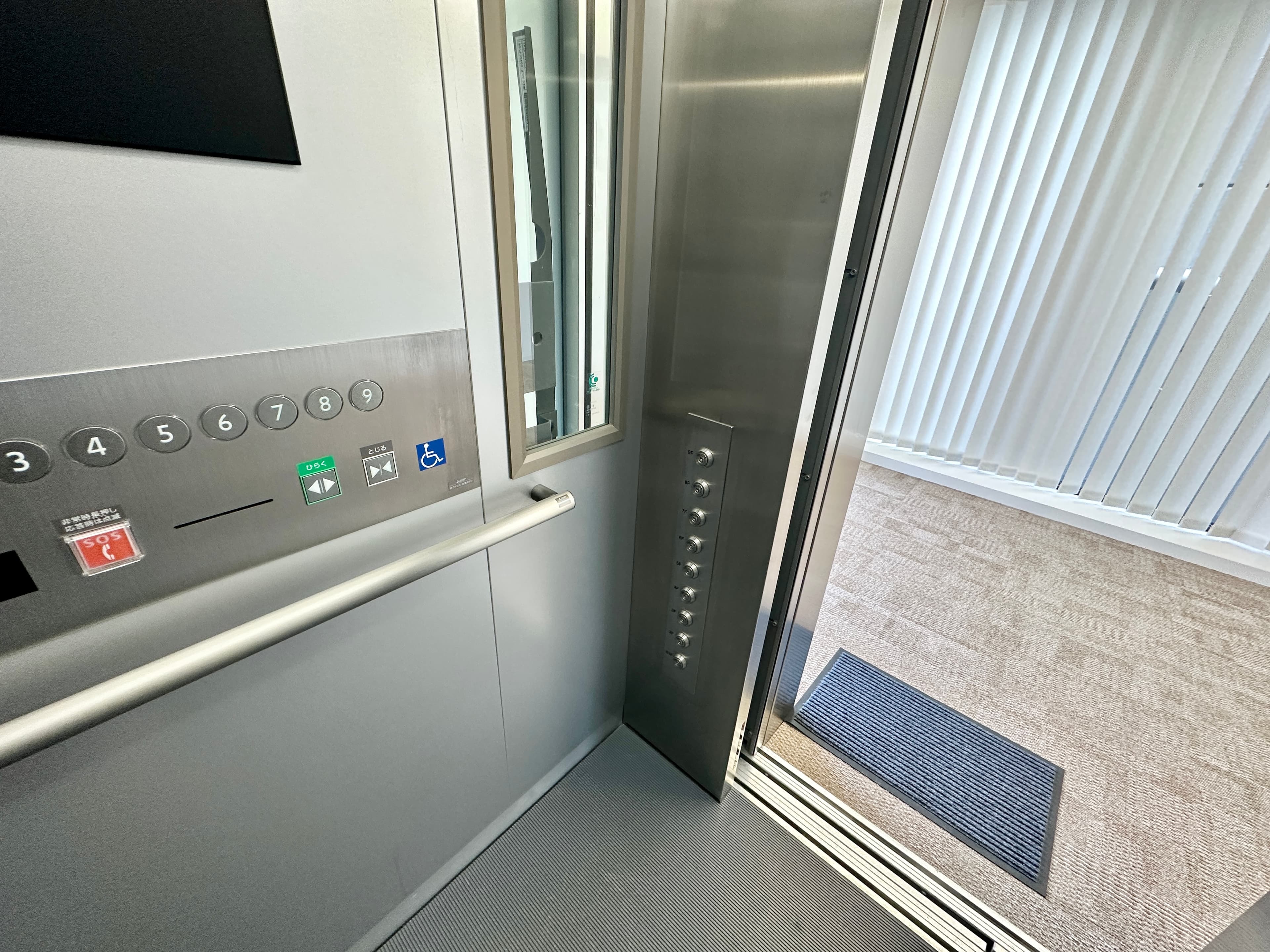 【エレベーターの内側にある停止/不停止操作を、予約完了メールに記載した方法で行っていただきます】