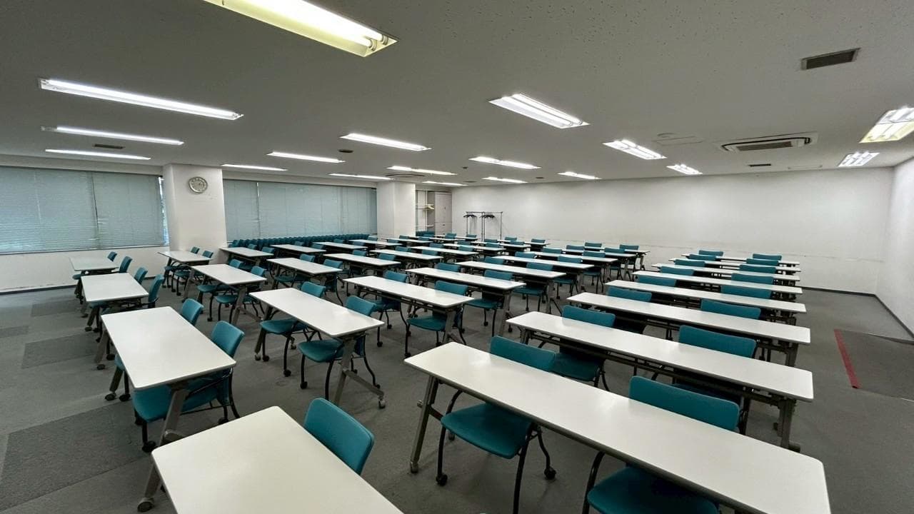 【スクール形式で72名~108名着席可能です!】