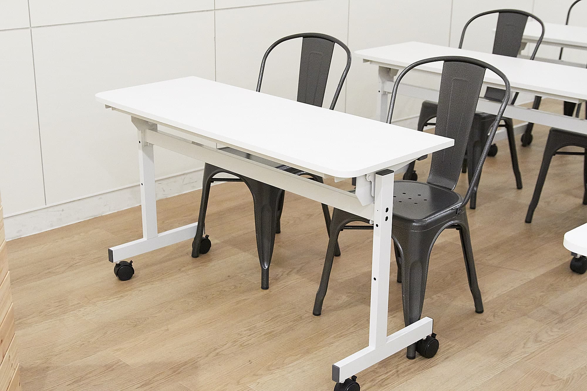 2名掛けテーブル - TIME SHARING Biz 品川Bの写真