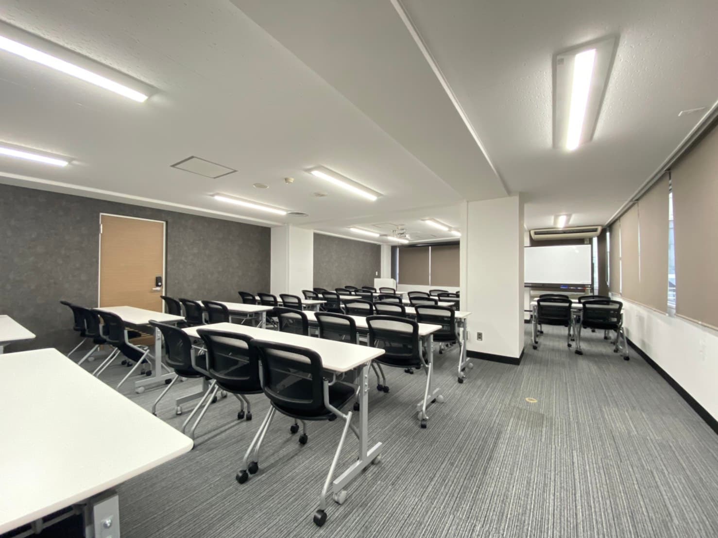 スクール形式 - TIME SHARING 渋谷ワールド宇田川ビル7Bの写真