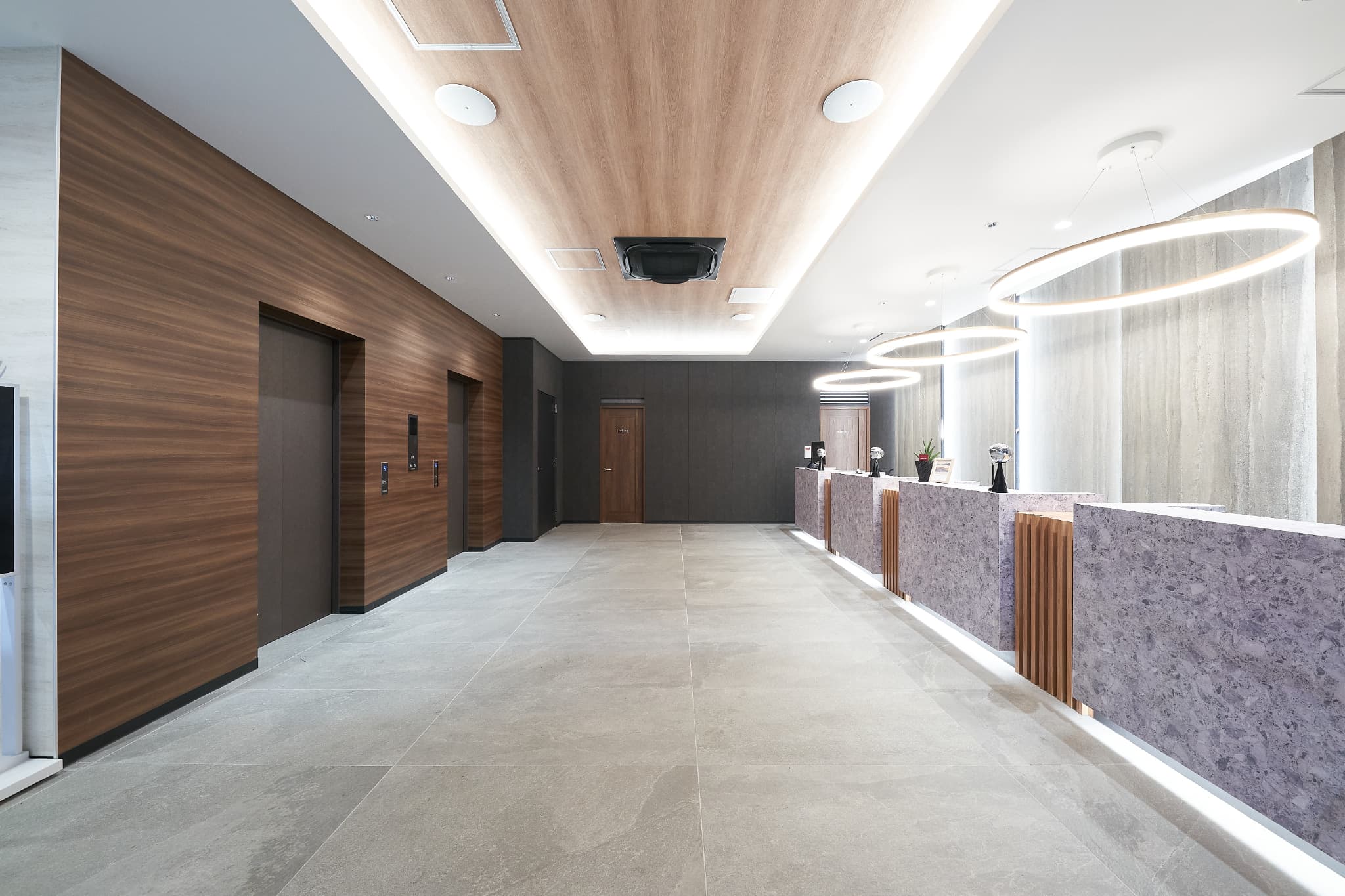 【1階エントランス】