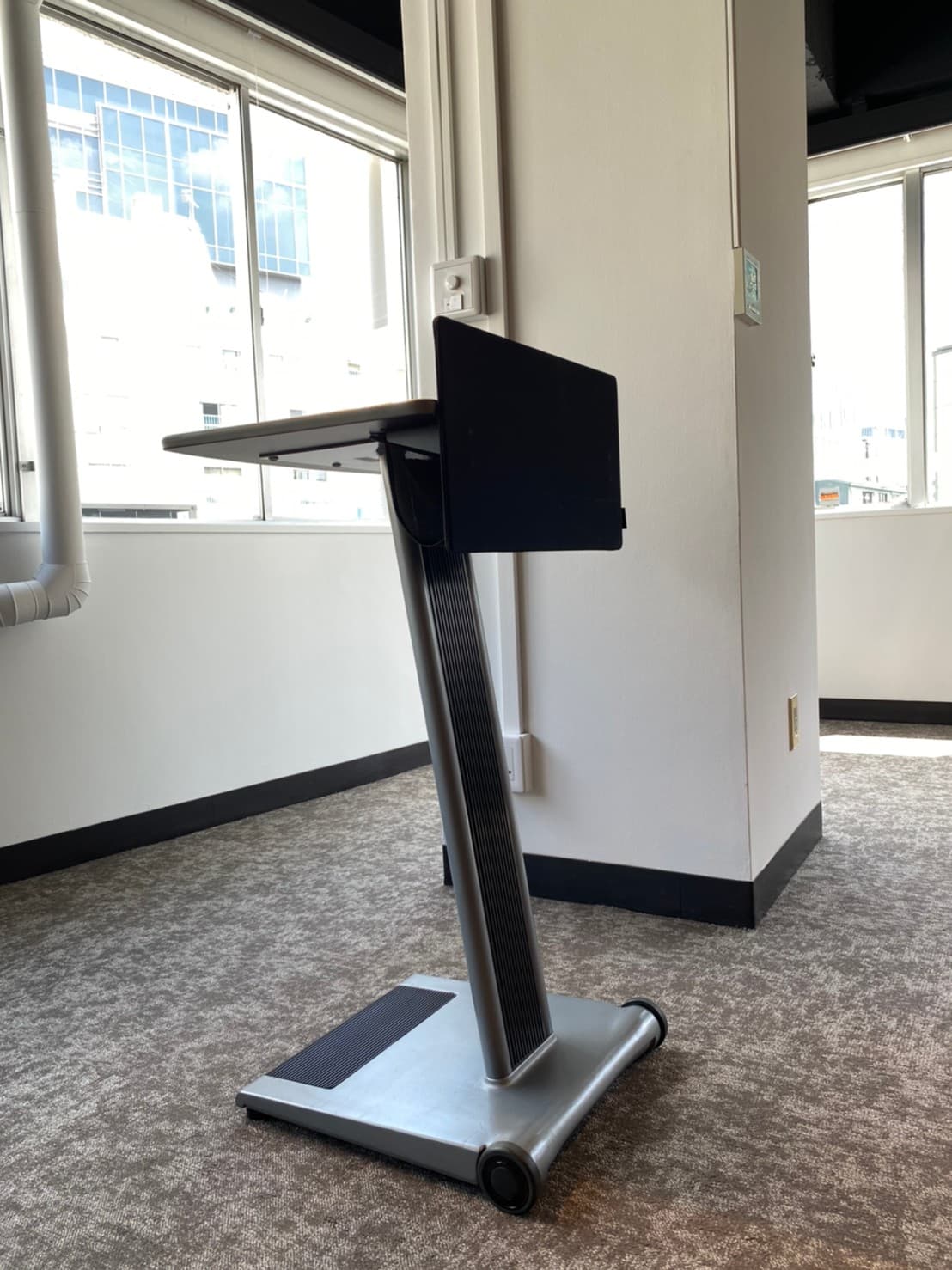 司会台 - TIME SHARING 渋谷ワールド宇田川ビル 9Aの写真