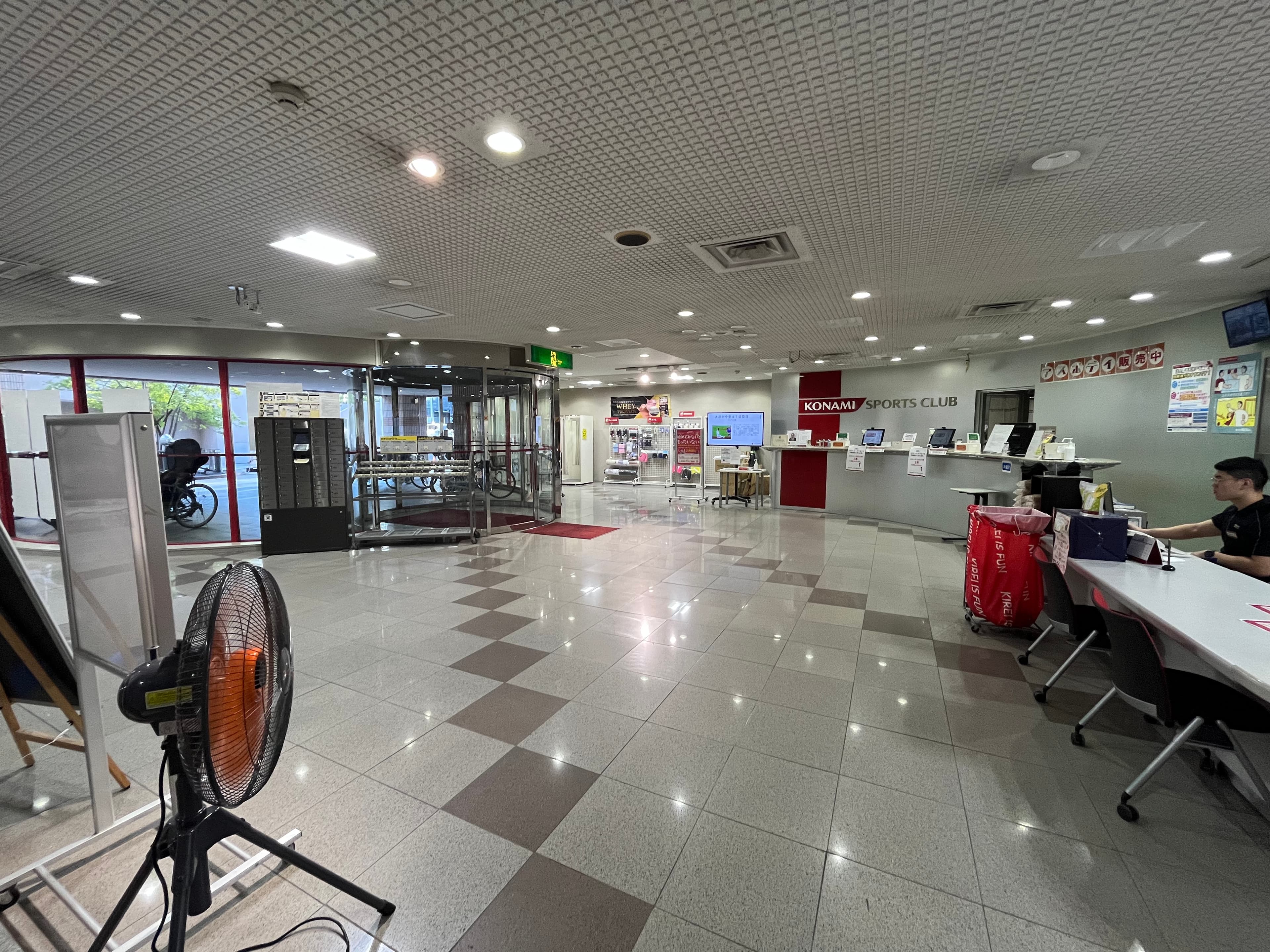 【館内に入ると受付がございますので、予約完了メールを提示してください】